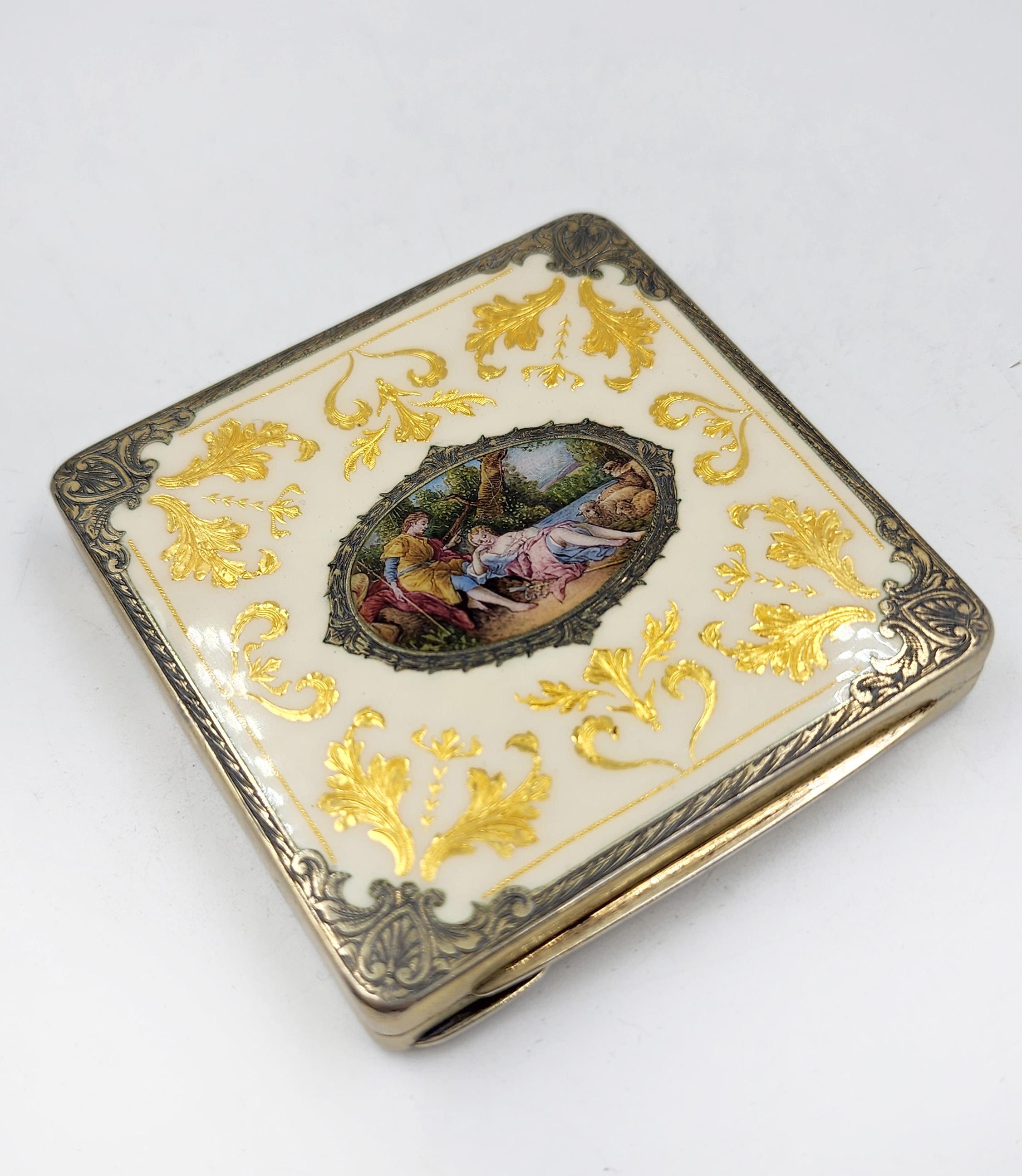 Francese Scatola in argento massiccio con design smaltato in vendita
