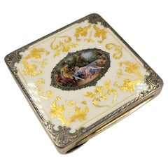 Scatola in argento massiccio con design smaltato