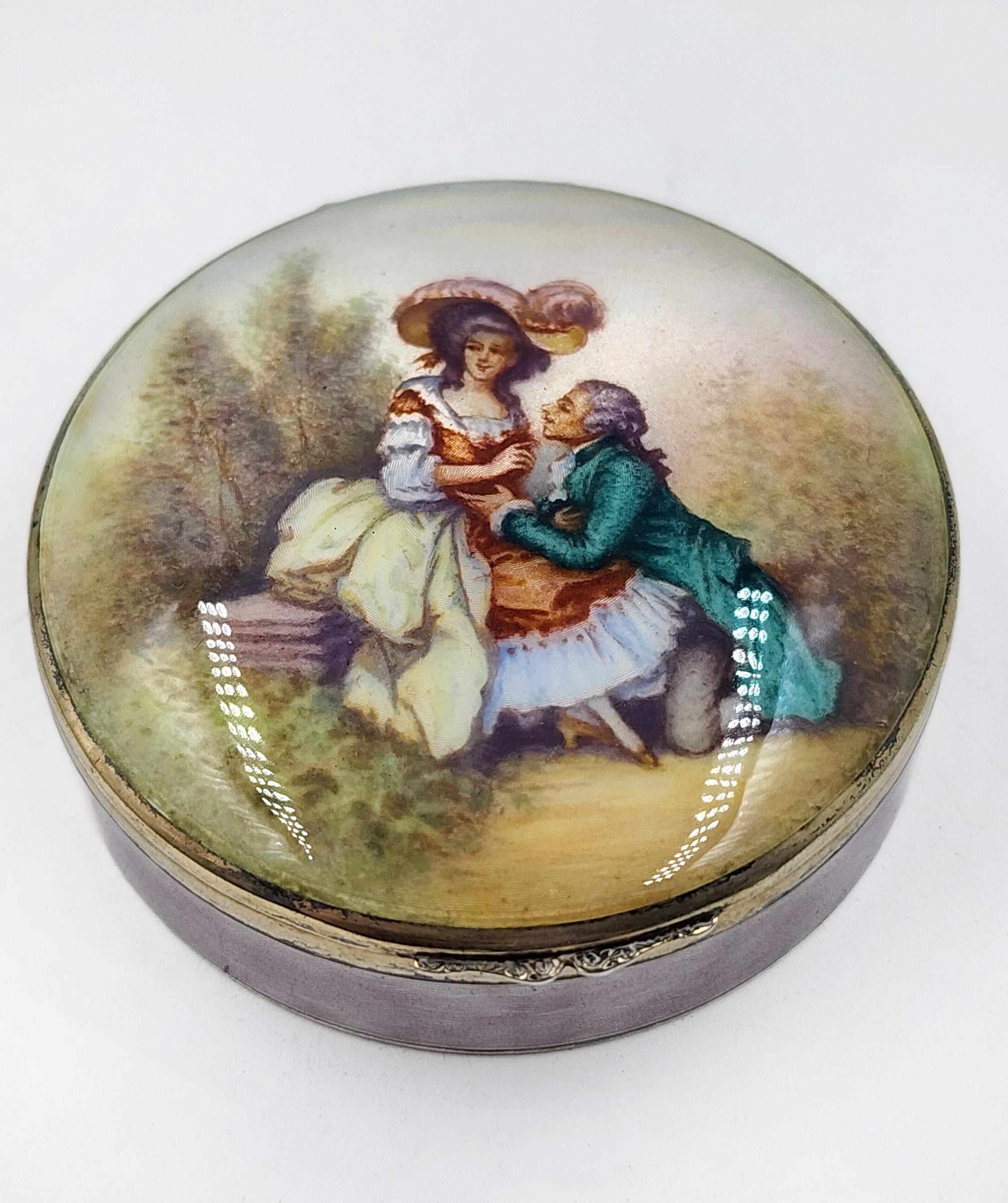 Sterling silver box with enamel painted scene In Good Condition For Sale In Autonomous City Buenos Aires, CABA