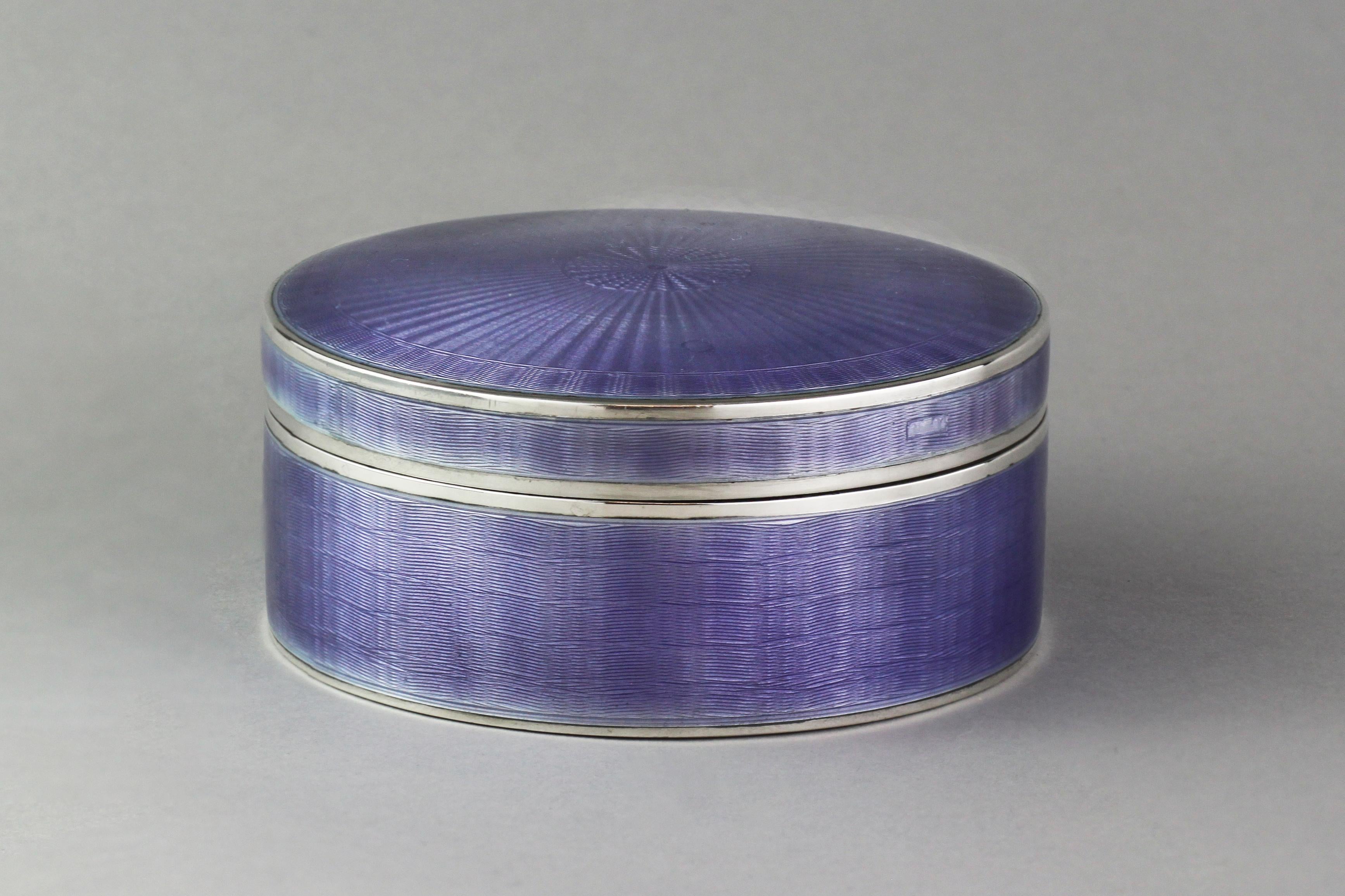 Sterling silver box with gilt interior and purple enamel.
Maker: Elkington & Co Ltd
Made in Birmingham 1945
Fully hallmarked.

Dimensions - 
Diameter 10.4 cm
Height 4.6 cm
Weight: 274 grams

Condition: Minor surface wear from general