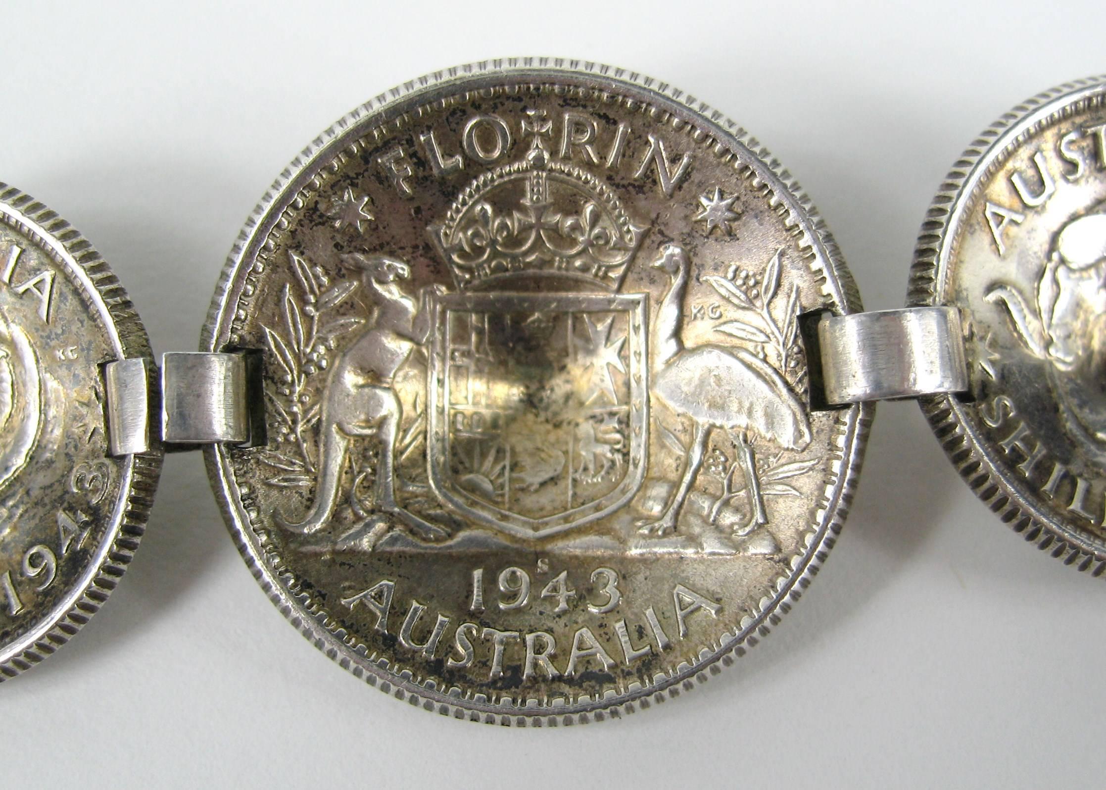  Sterling silver Bracelet Coin 1943 Australian shilling  In Excellent Condition For Sale In Wallkill, NY