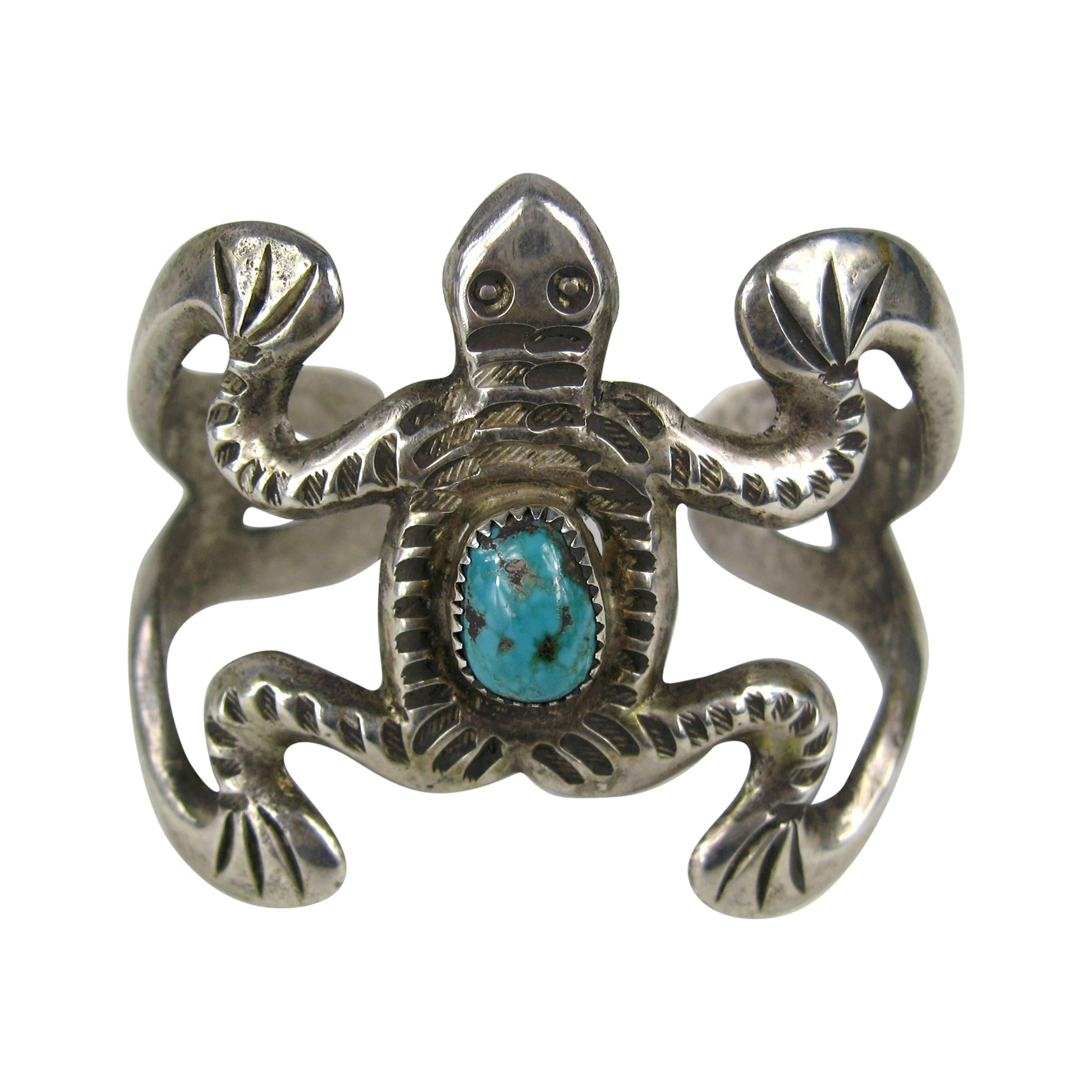 Sterling Silver Bracelet Sandcast Frog Cuff Native American Navajo In Good Condition For Sale In Wallkill, NY