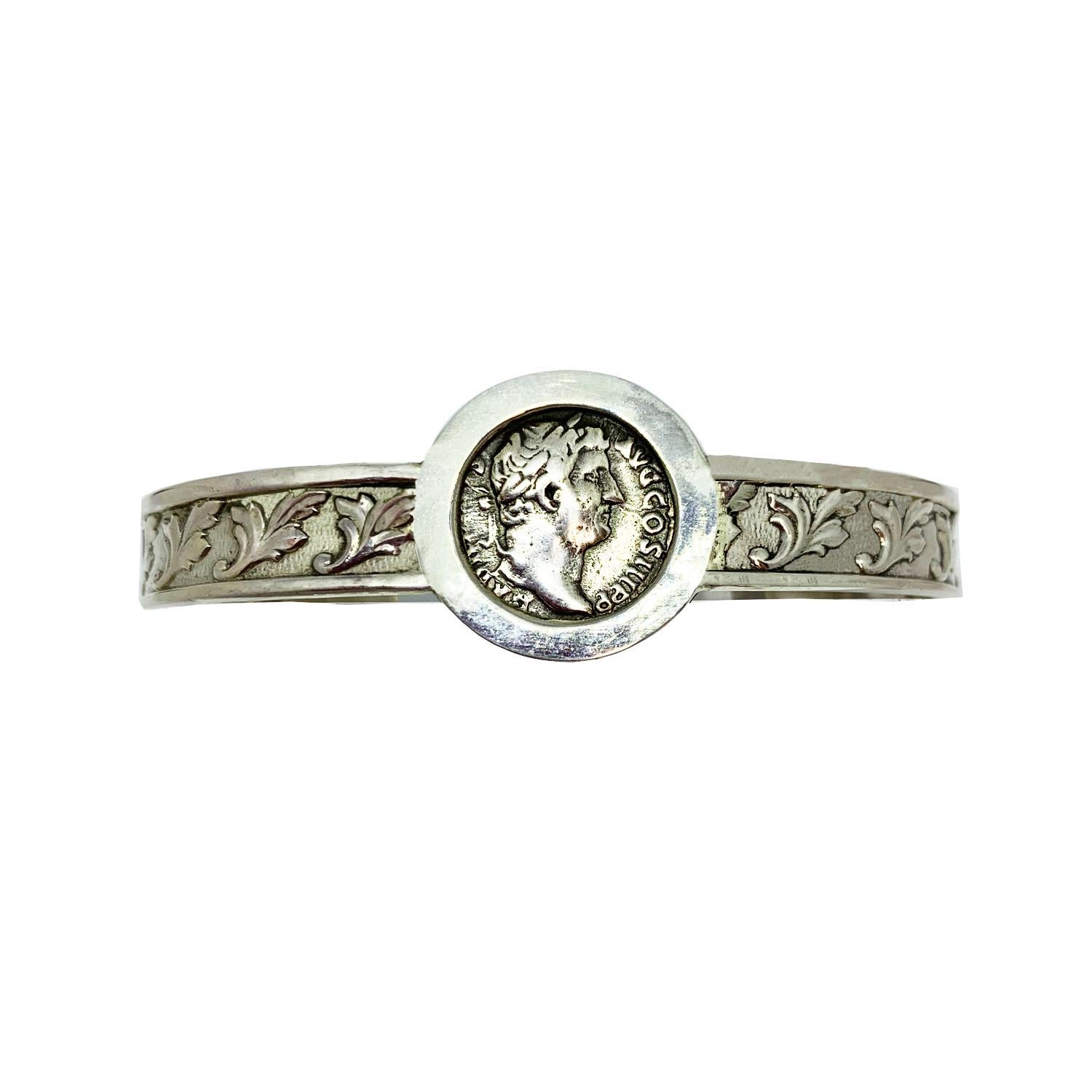A Roman coin is set in this bracelet : an authentic Roman denarius of the 2nd century A.D. (silver denarius) which depicts the emperor Hadrian; in the reverse side of the coin, which we left open to be visible, the Goddess Rome is depicted sitting