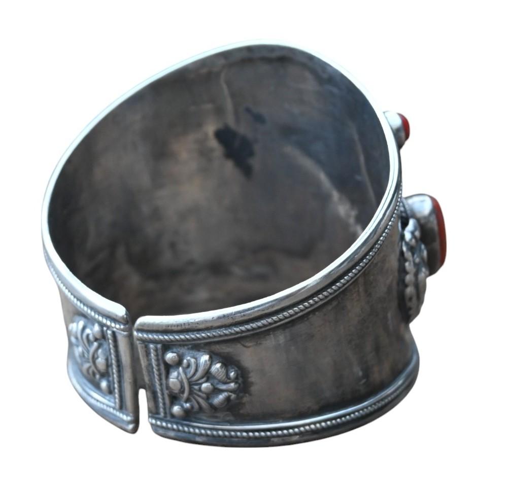Sterling Silver Bracelet With Red Coral And Turquoise, Tibet/nepal, 19th century In Good Condition For Sale In Bilzen, BE