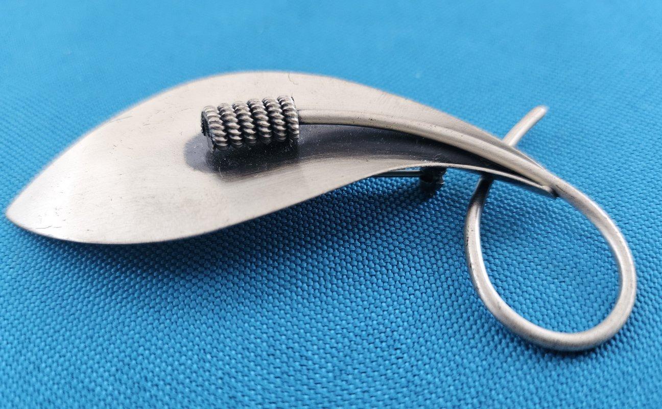 Broche/alfiler de plata de ley, estampado Beau Sterling VENTA POR CIERRE en venta 1