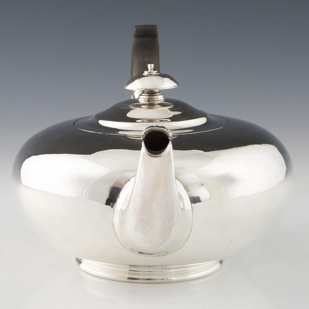 Heading : William IV silver teapot
Date : Hallmarked in London in 1835 for Robert Hennel III
Period : William IV
Origin : London, England
Decoration : Compressed form with short terraced foot, acanthus leaf decoration to botht eh handle join and the