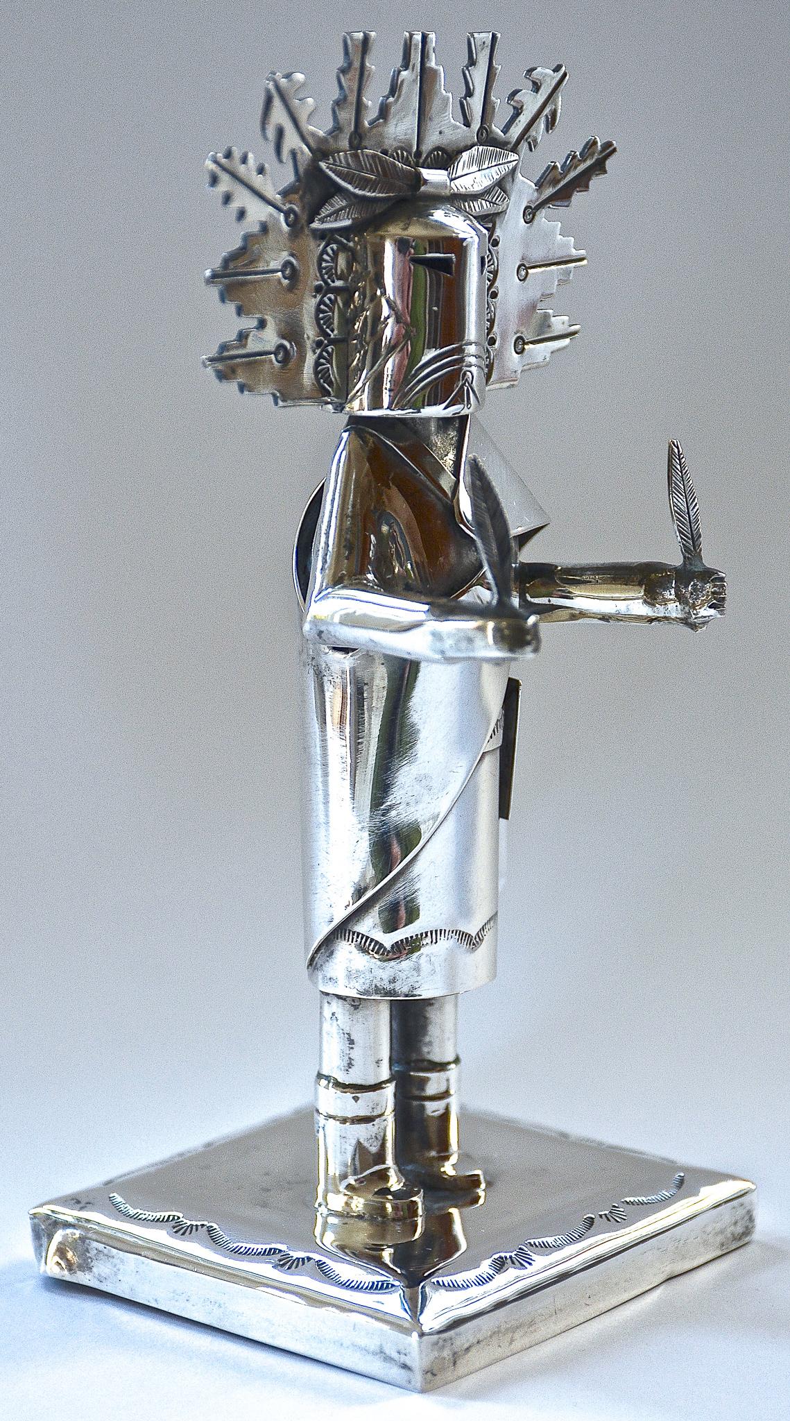 SCHMETTERLINGSMÄDCHEN-KACHINA, 1974

Kachina-Statuette 