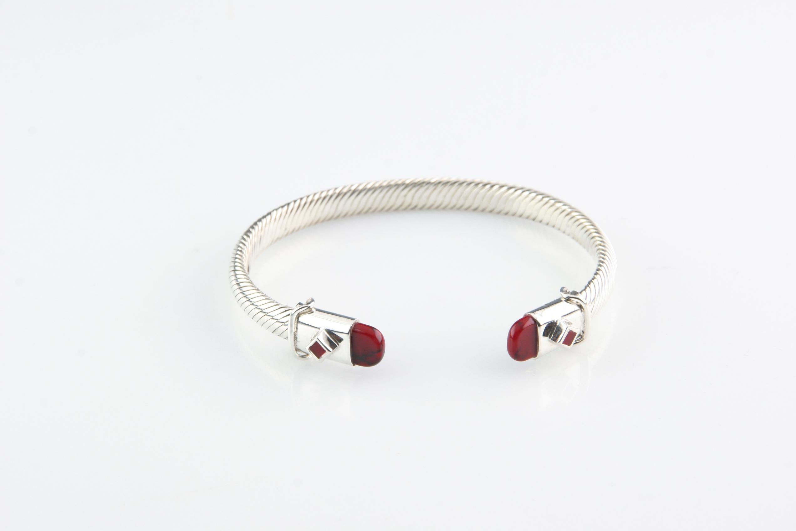 Bracciale a cavo in argento 925 con accenti di pietra sanguigna, misura 7 In condizioni buone in vendita a Van Nuys, CA