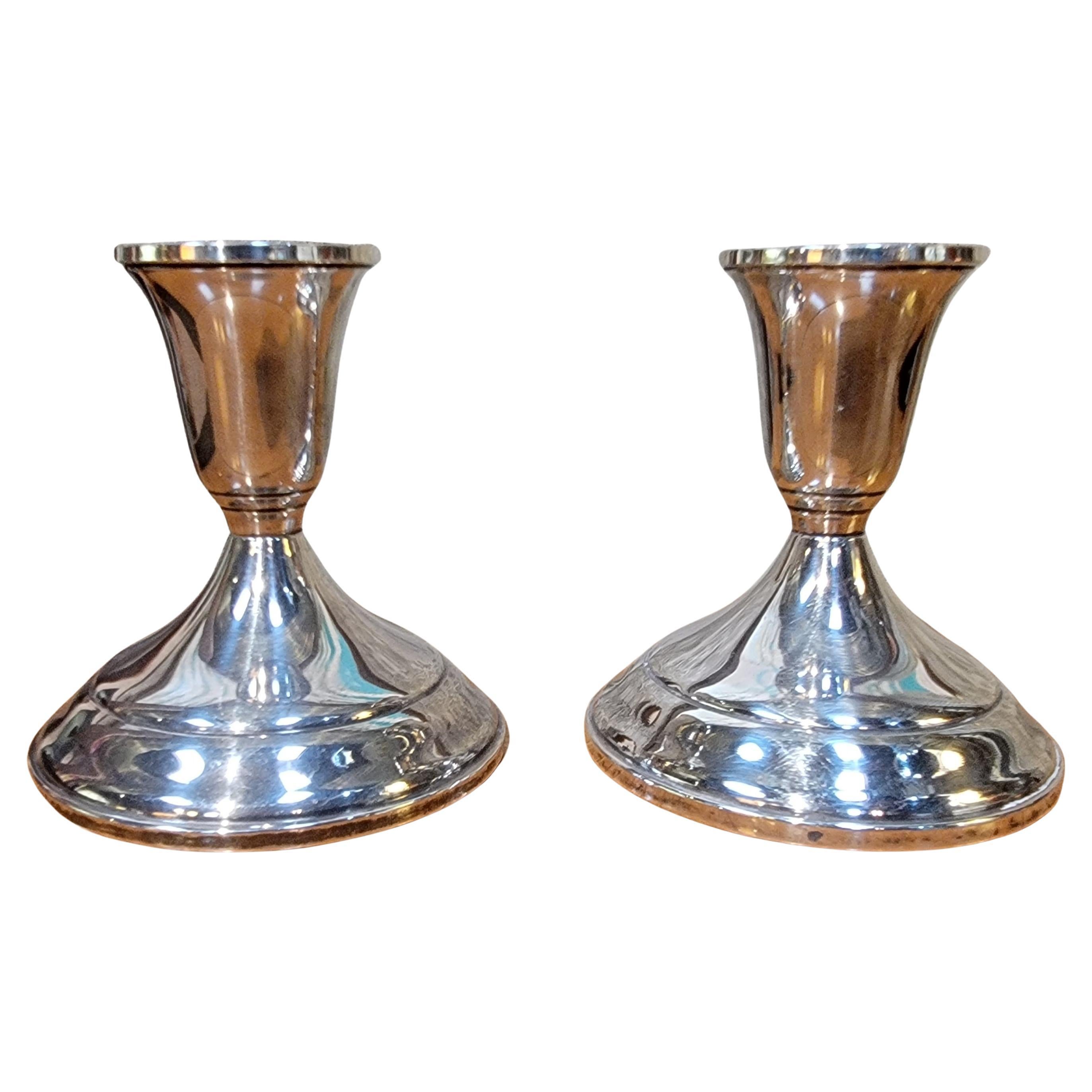 Candeleros de plata de ley de Towle Un par en venta