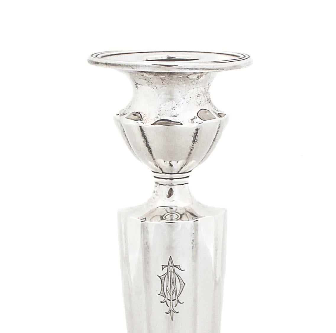 Candelabros de plata de ley Estadounidense
