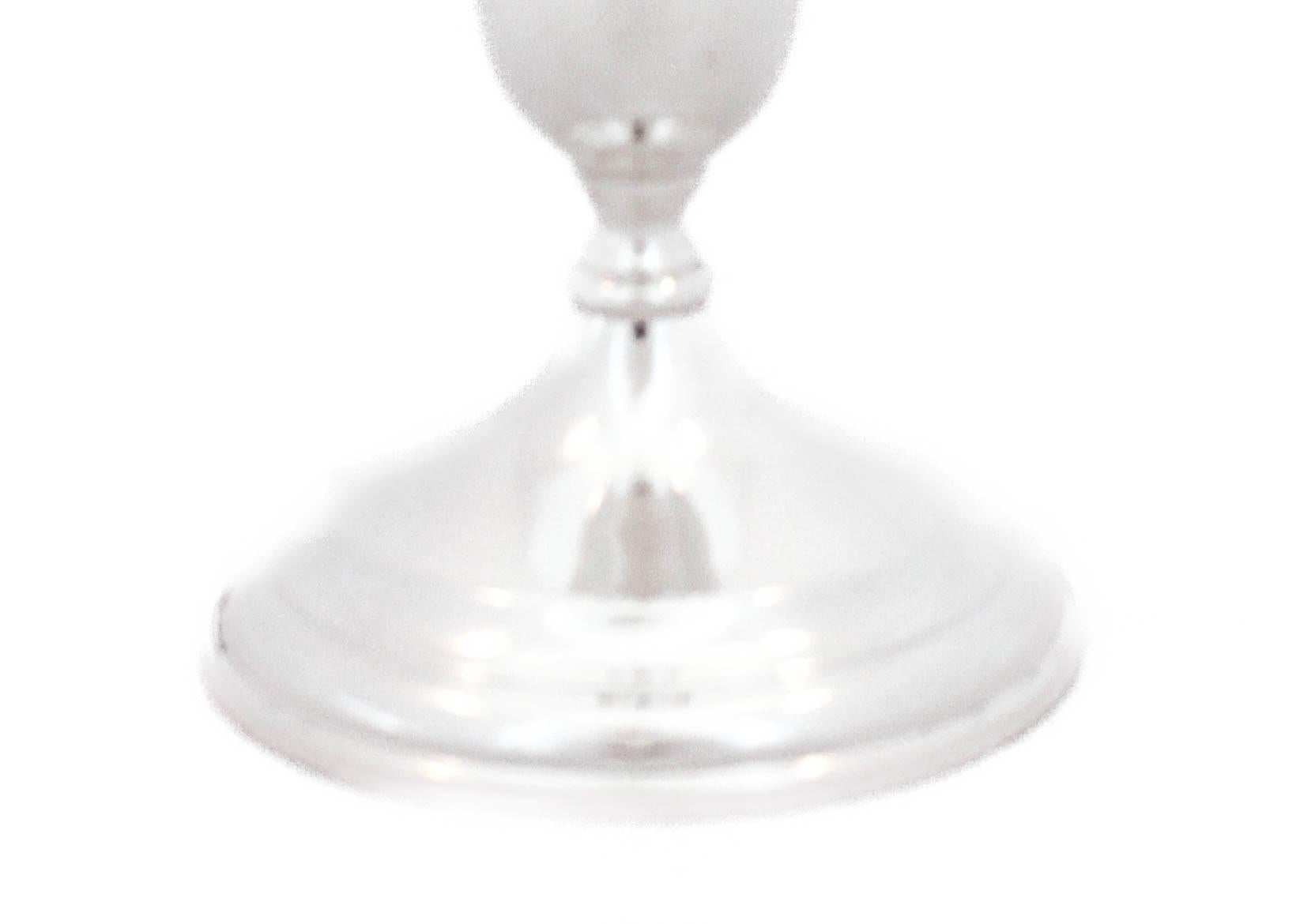 Candelabros de plata de ley mediados del siglo XX en venta