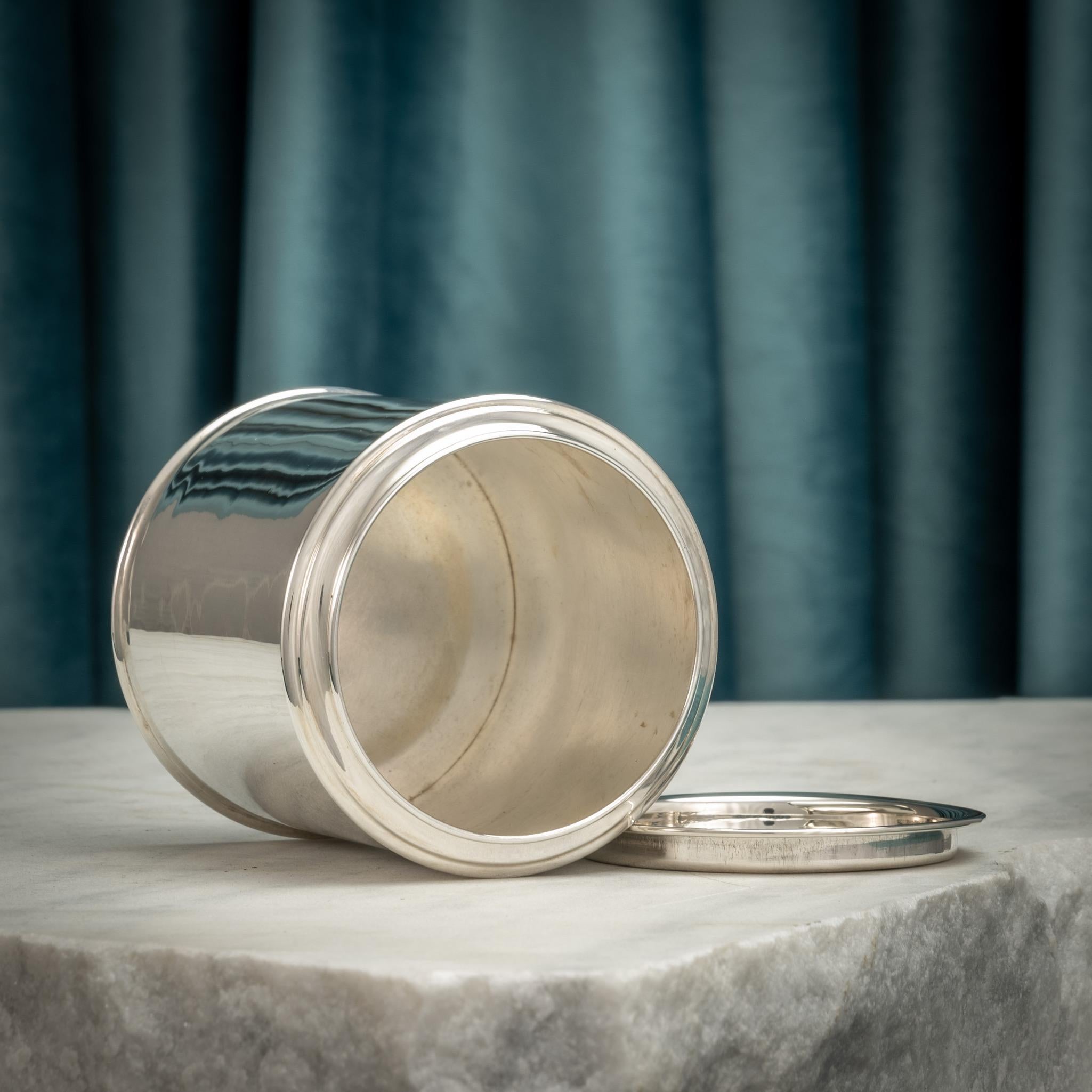 Barattolo in argento sterling, con marchio Londra 1922 In condizioni buone in vendita a London, GB
