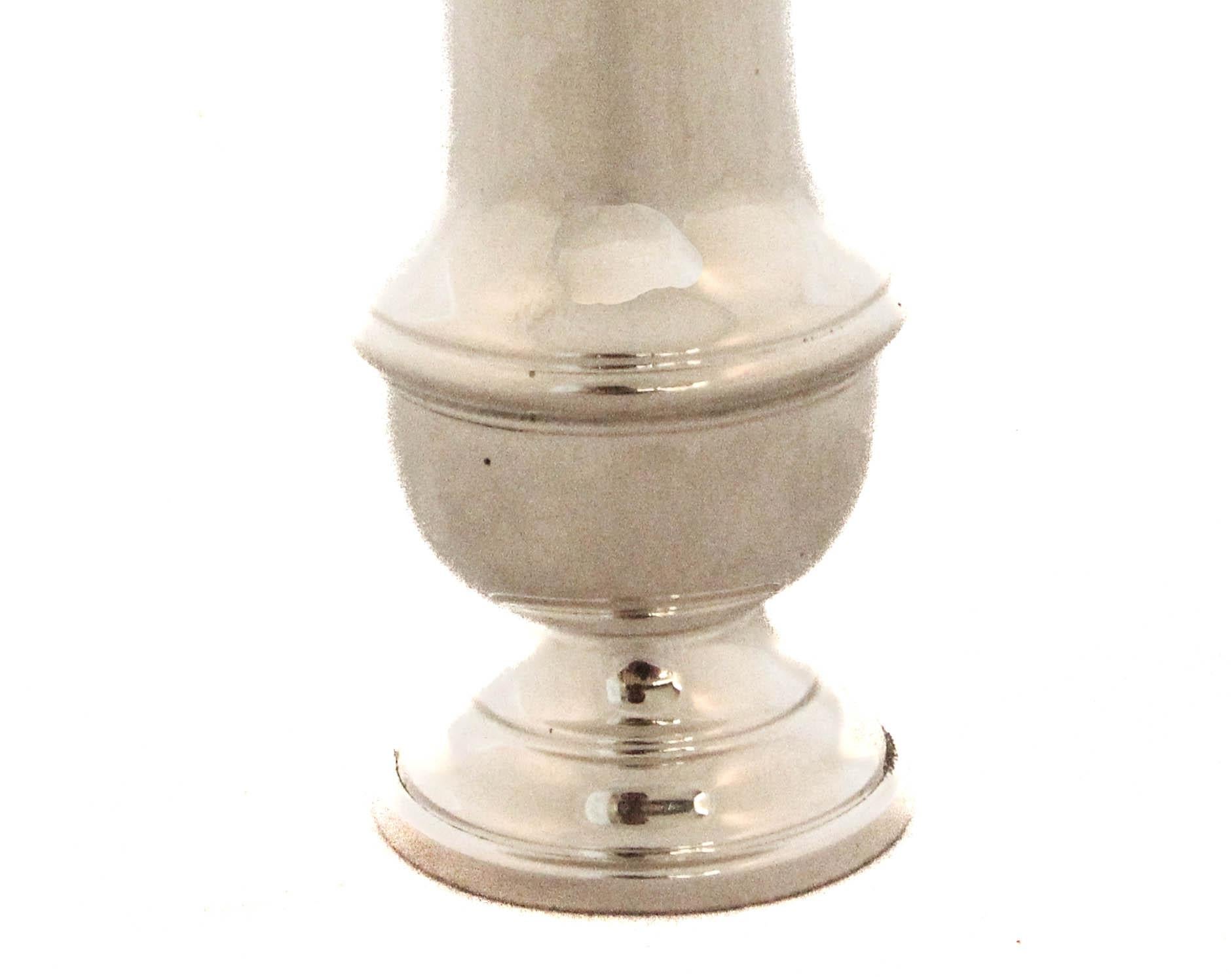 Sterling Silver Cartier Salt Shaker In condizioni ottime in vendita a Brooklyn, NY