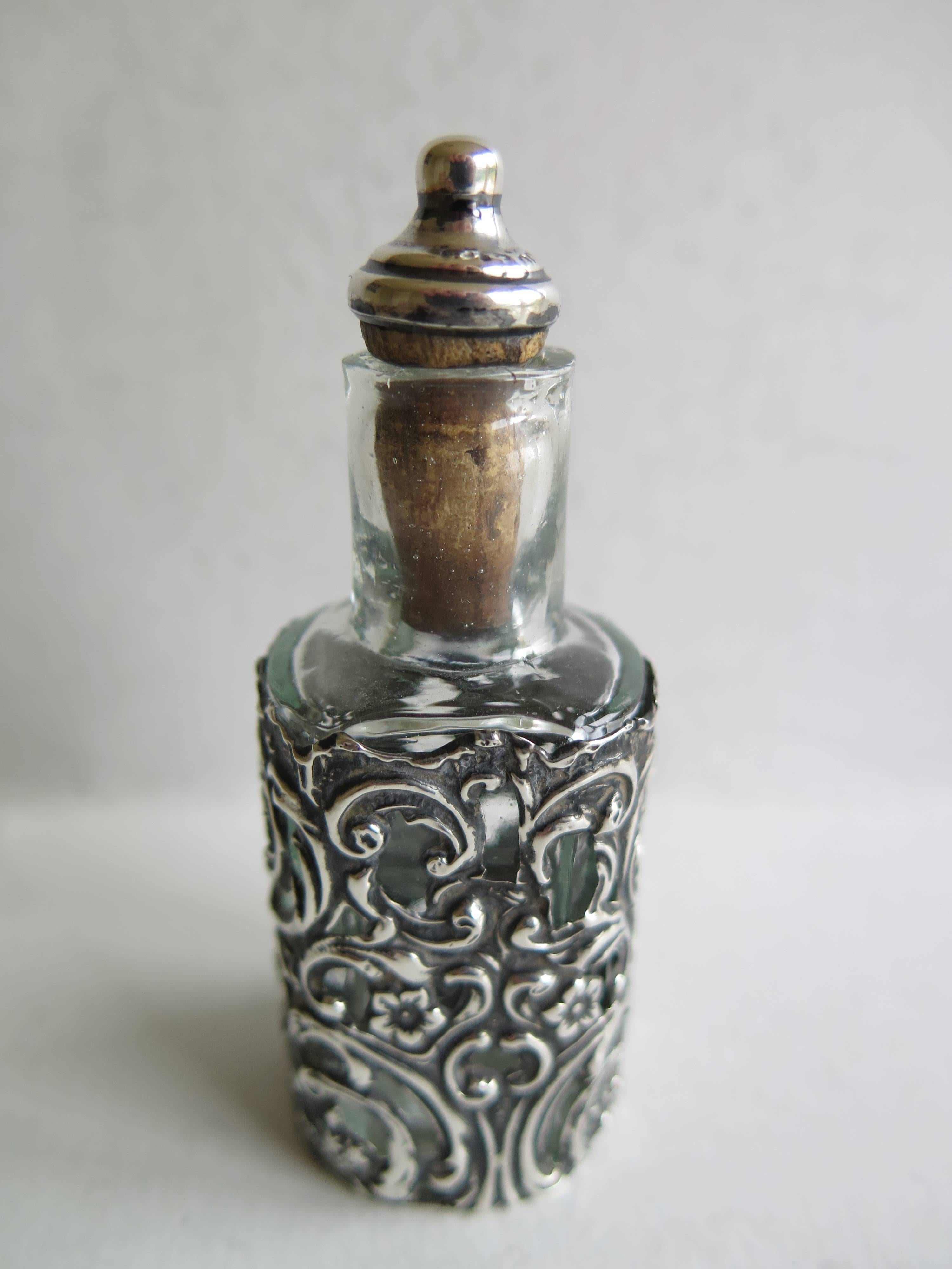 Edwardian Sterling Silver Cased Glass Perfume or Scent Bottle, Birmingham England, 1904