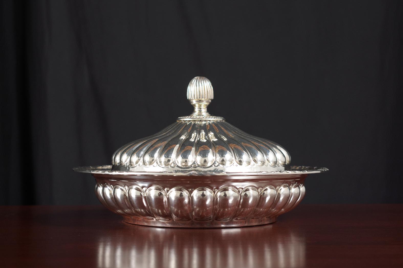 Discover our extraordinary French Art Deco centerpiece, intricately handcrafted from 925 stamped sterling silver. In great condition, this two-piece set boasts stunning gold-plated detailing inside, contributing to its sophisticated design. Expertly