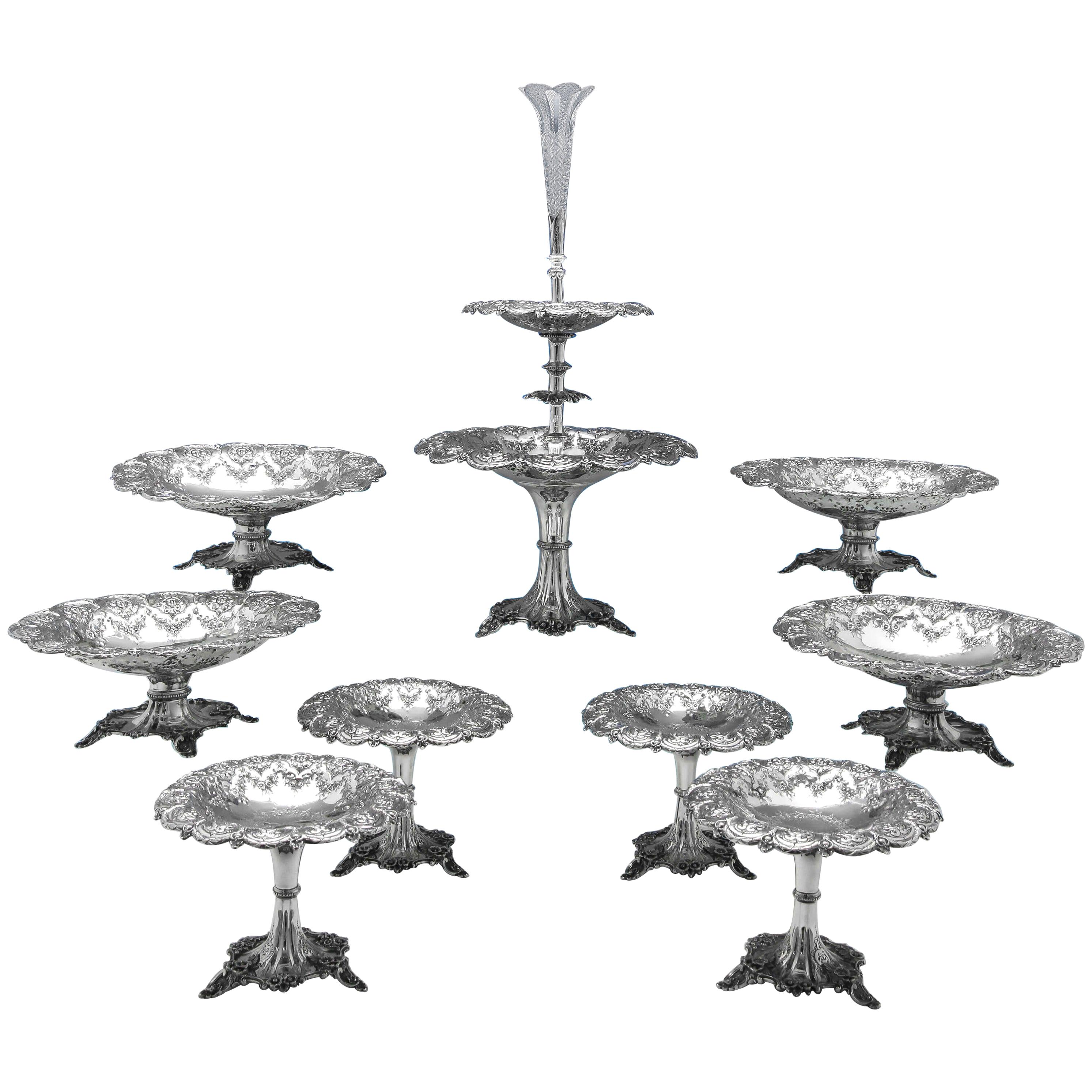 Centre de table décoratif victorien en argent sterling antique et suite de 8 plats en vente