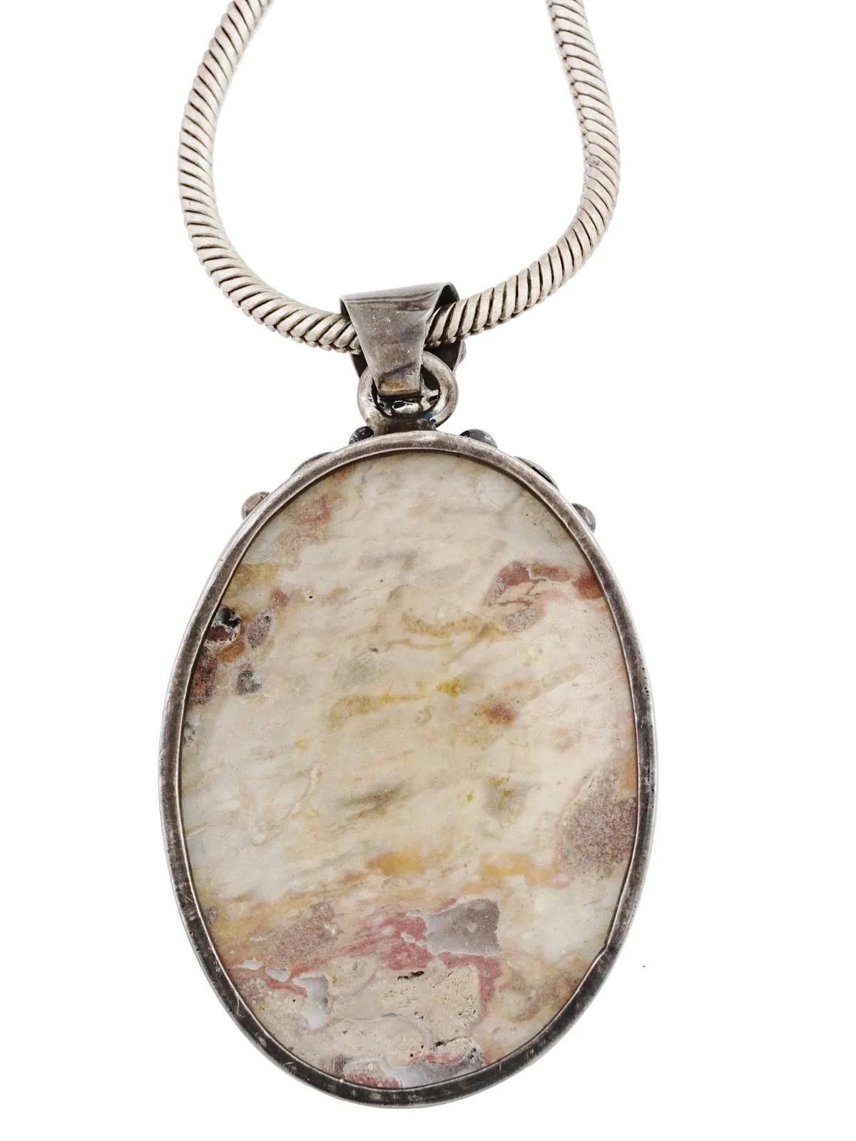 Sterling silver chain necklace with jasper pendant In Good Condition For Sale In New York, NY
