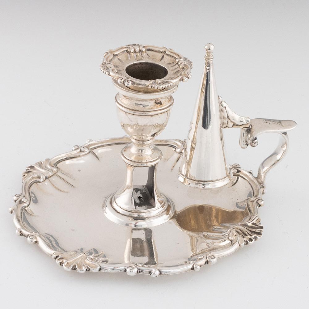 Heading : Sterling silver chamberstick by Edward, Edward Jr, John & Willaim Barnard
Date : Hallmarked in London in 1841 (all pieces fully marked)
Period : Victoria
Origin : London England
Decoration : Scrolling and scallopo shell decoration to all