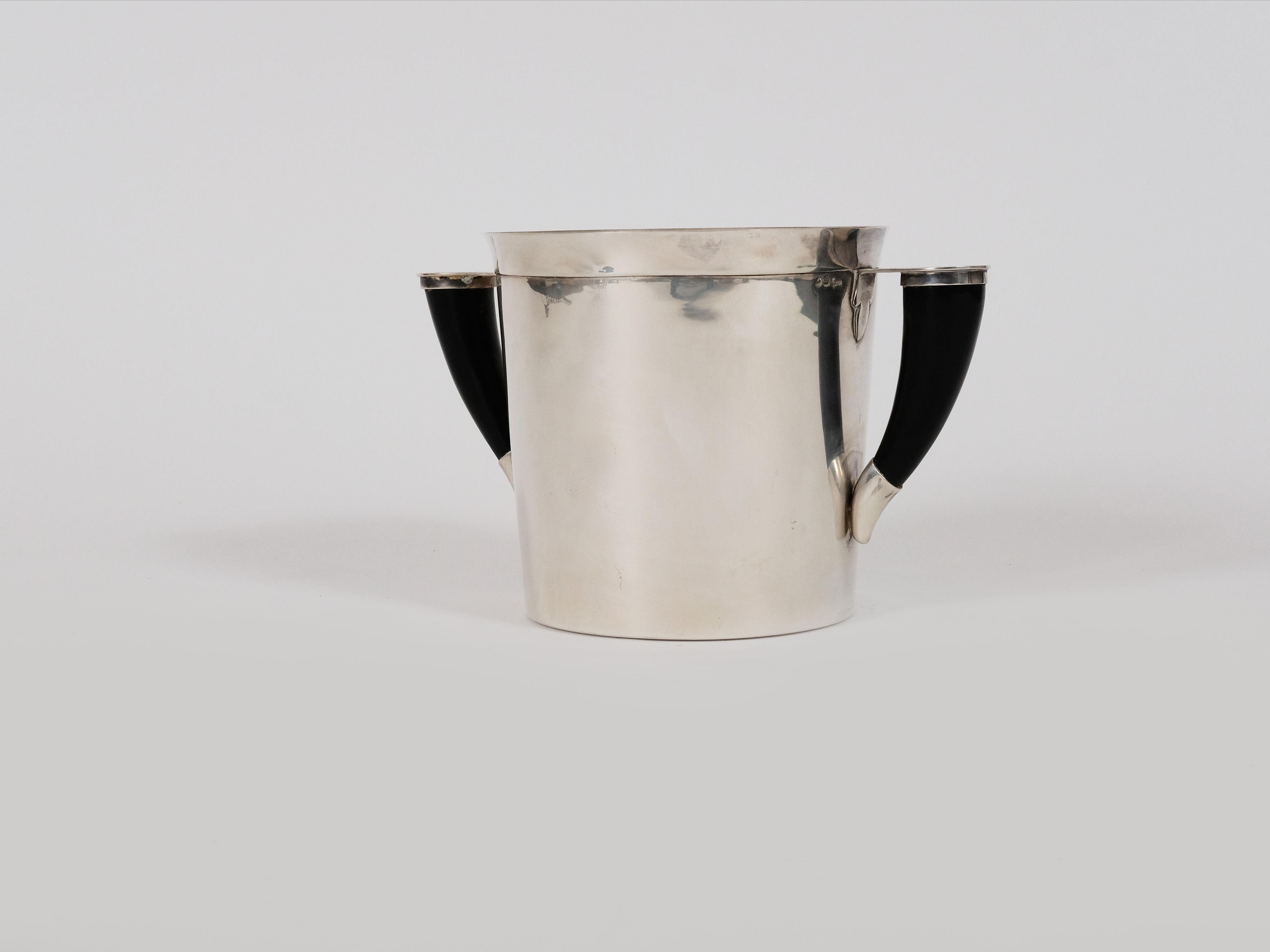Offered is a hand-forged artisan-crafted .800 sterling silver champagne ice bucket embellished with horn handles made in Argentina exclusively for Urban Art Home.  

It measures 12.25