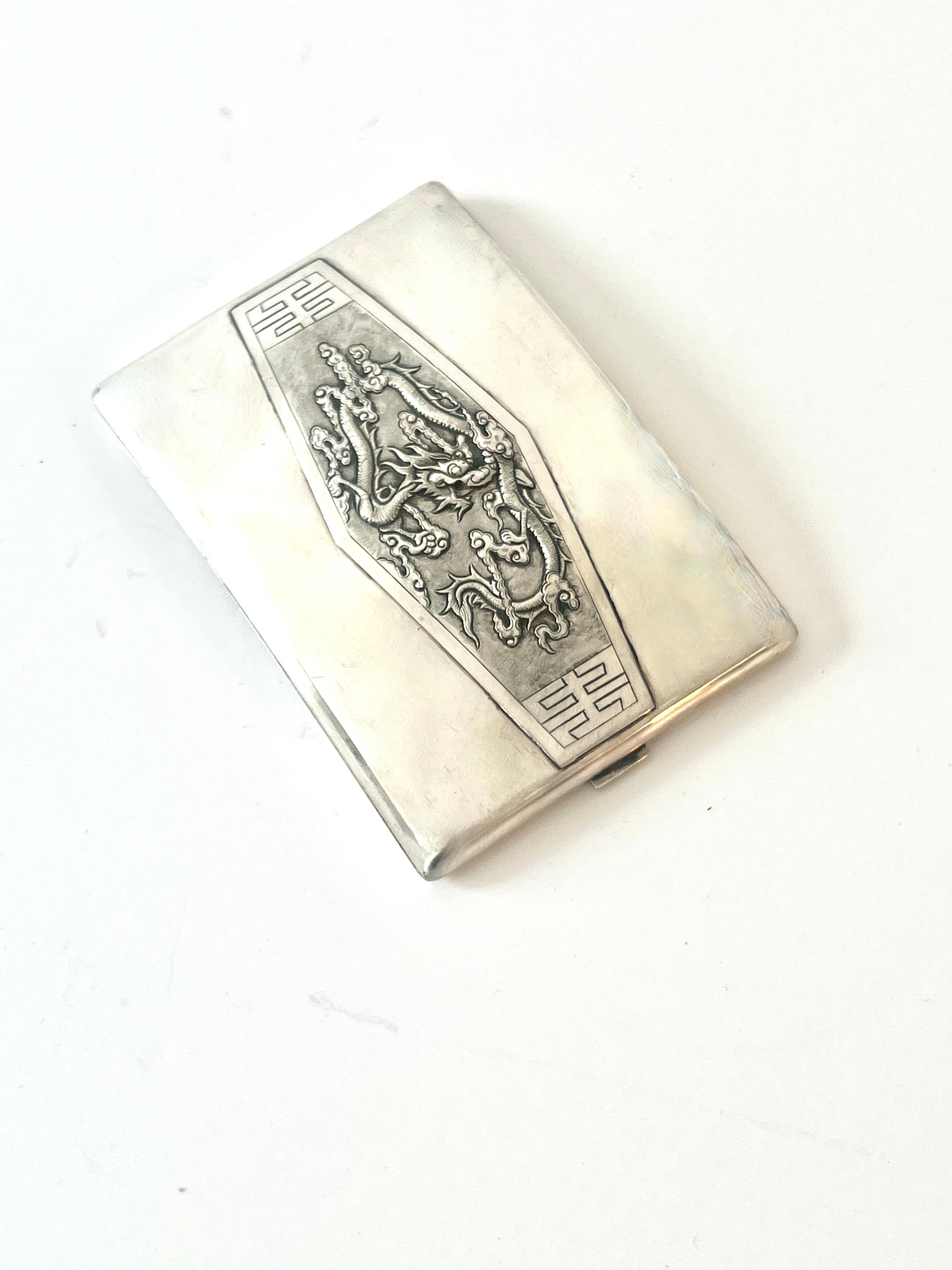 Sterling Silber Chinesische Zigarette 420 Visitenkartenetui mit Repoussé-Drache (Handgefertigt) im Angebot
