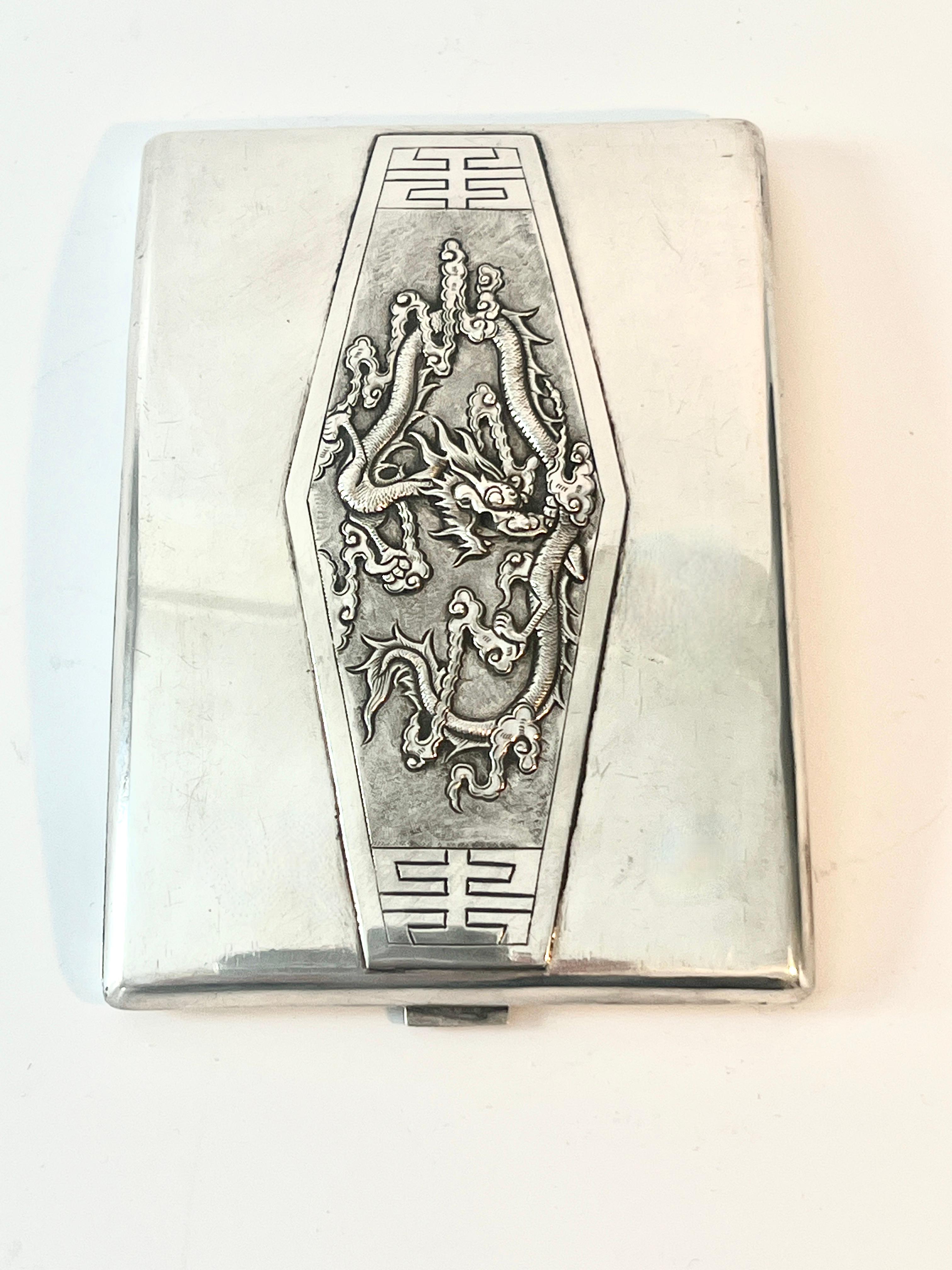 Sterling Silber Chinesische Zigarette 420 Visitenkartenetui mit Repoussé-Drache (Sterlingsilber) im Angebot