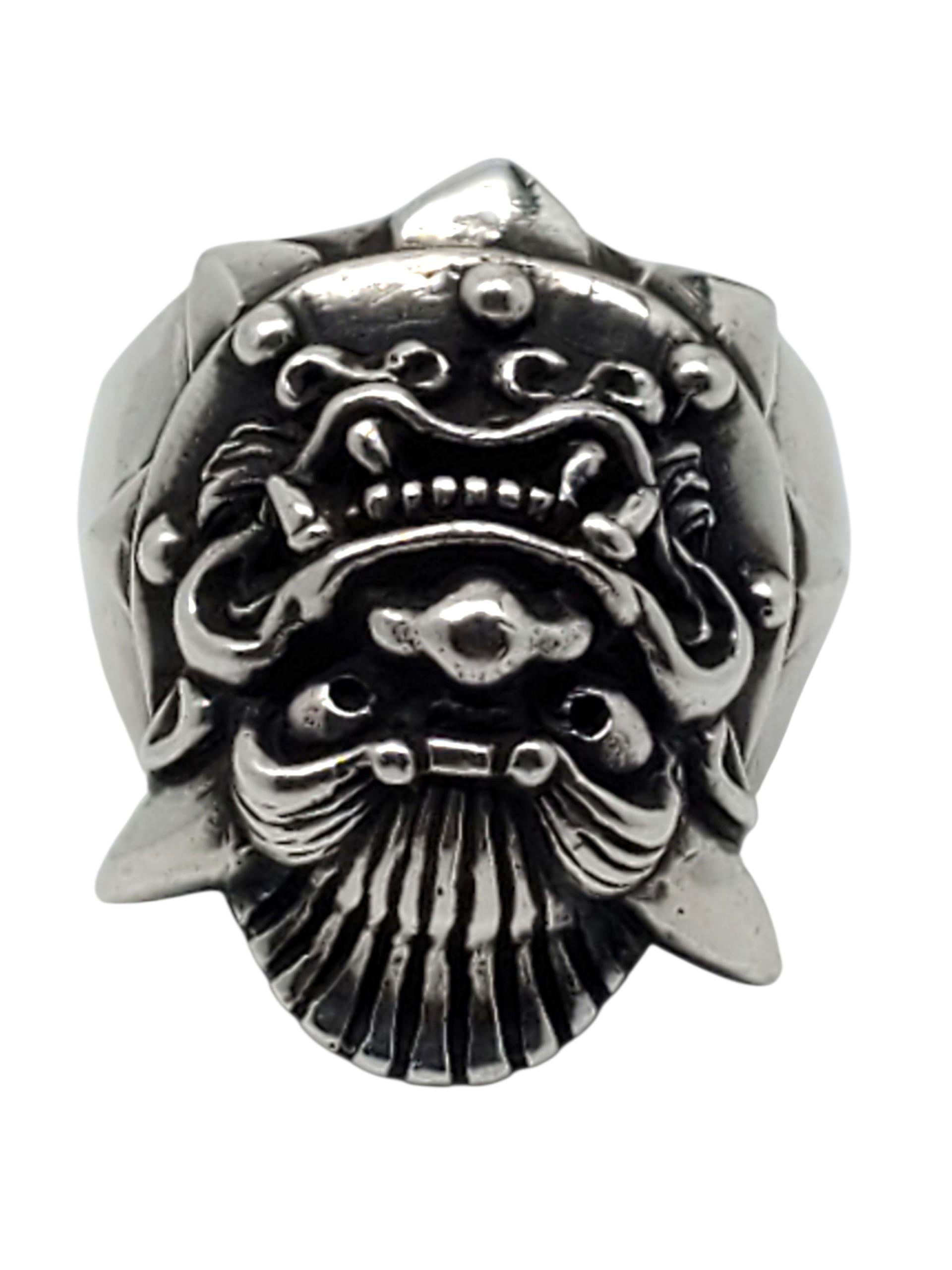 Anello con testa di drago cinese in argento 925 - A. Silver

Questo anello audace e pesante è caratterizzato da una feroce testa di drago cinese con dettagli nitidi realizzati in argento sterling.

Gambo: 8 mm

Dimensione: 12

Larghezza: 30
