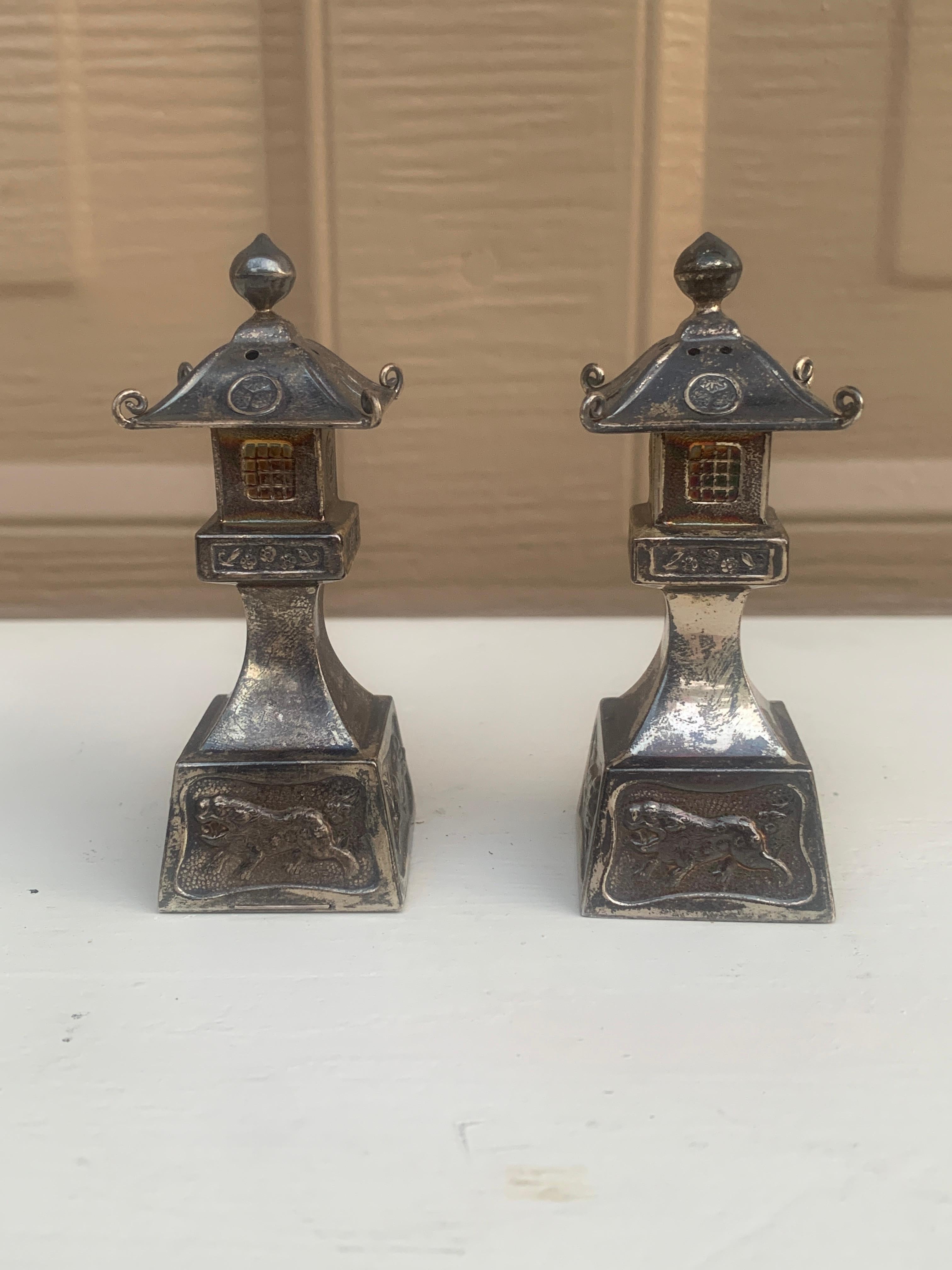 Sterling Silber Chinoiserie Pagode Salz- und Pfefferstreuer im Zustand „Gut“ im Angebot in Elkhart, IN