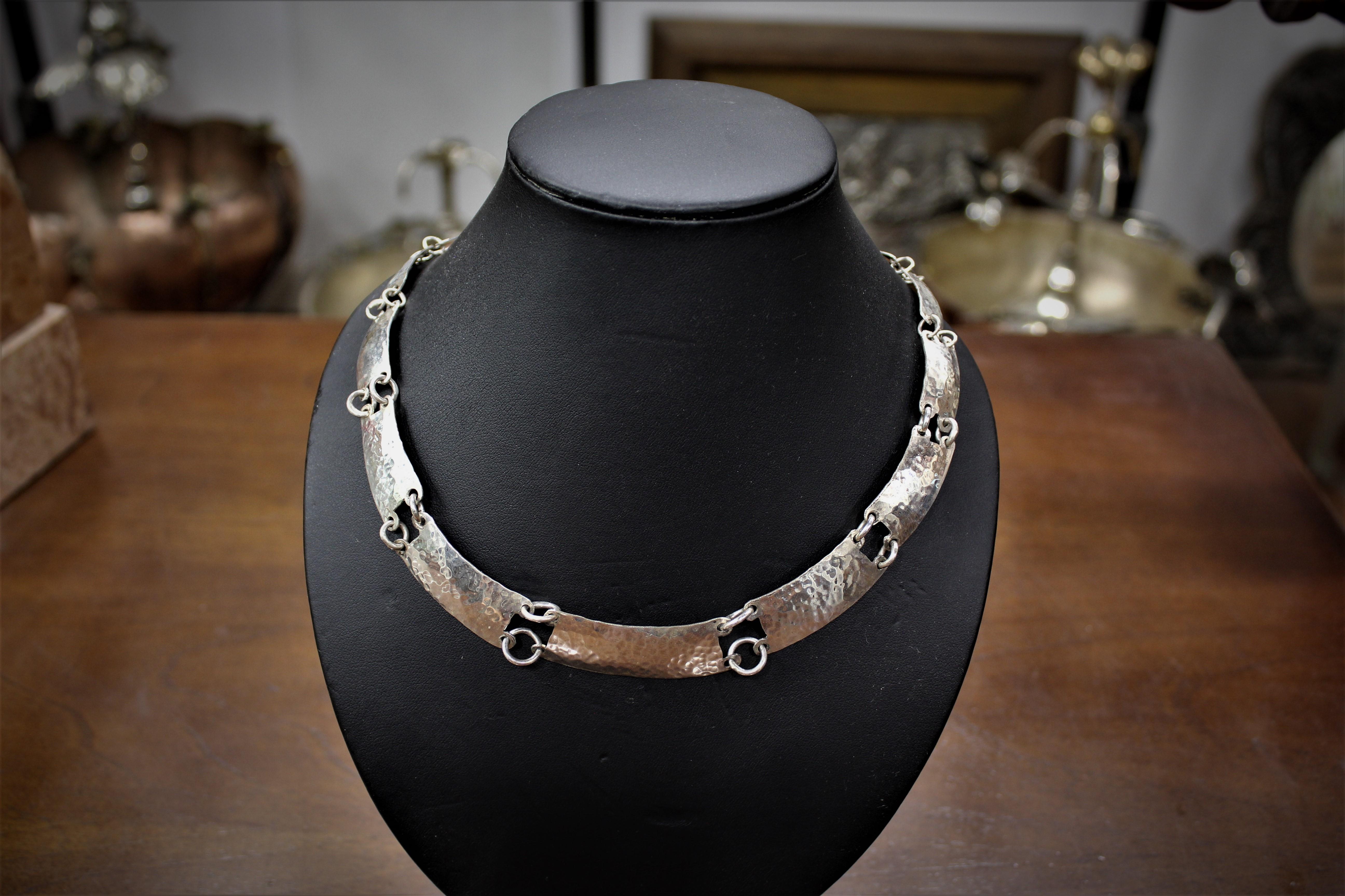 The “Piastrine” choker is part of our jewelry collection. All our sterling silver pieces of jewelry are handmade: it means that none is like the other. As a matter of fact, our aim is to create unique products with a high artistic value. Indeed, all