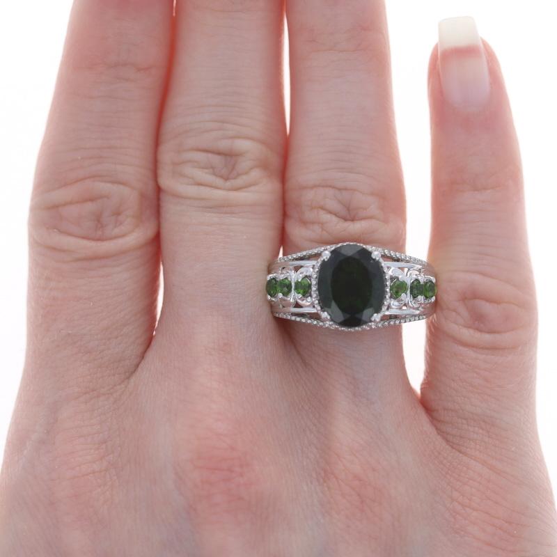 Sterling Silver Chrome Diopside Ring - 925 Oval & Round 3.50ctw In New Condition For Sale In Greensboro, NC