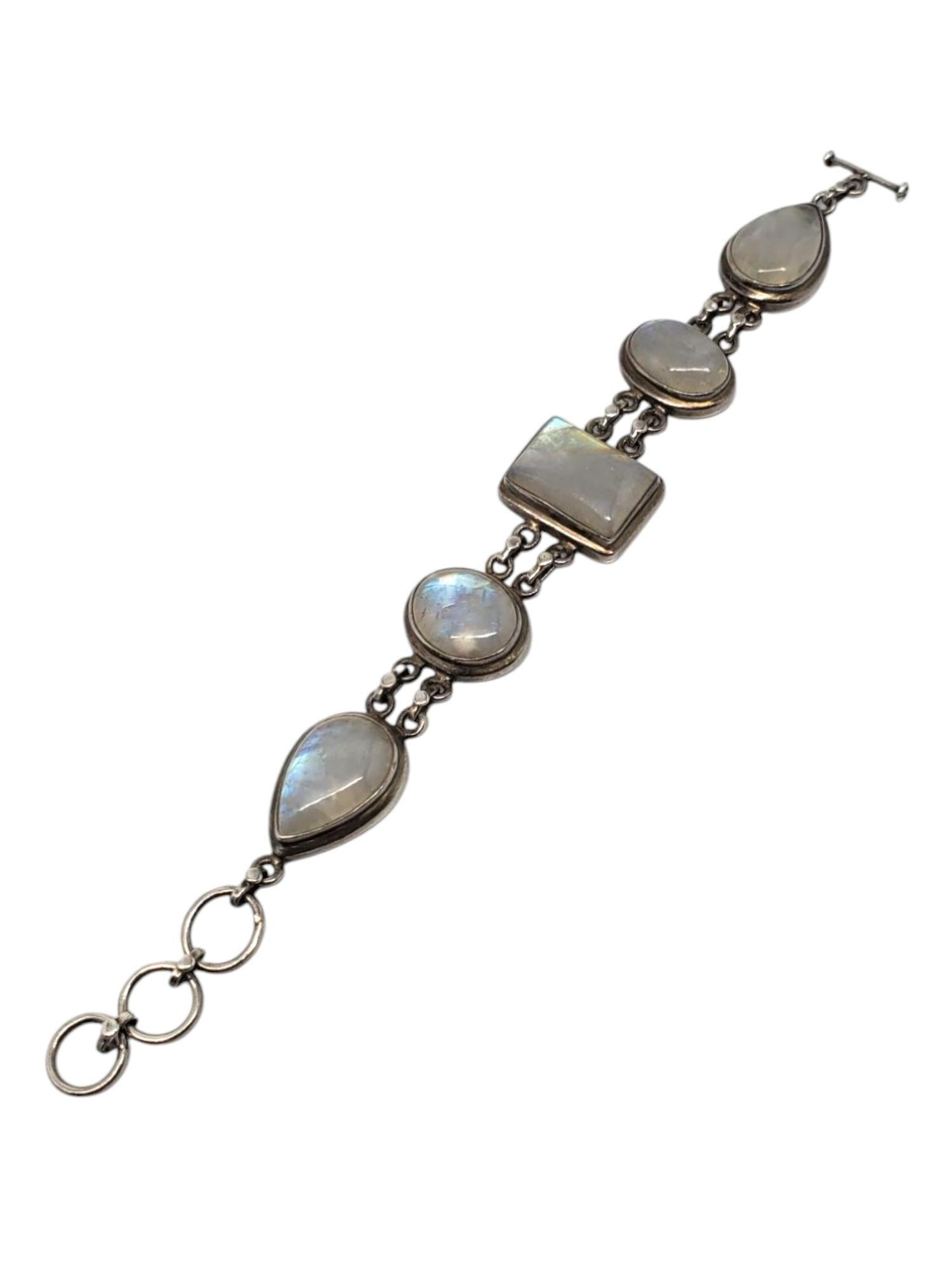 Sterling Silver Chunky Moonstone Link Bracelet -

This beautiful sterling silver link bracelet features multiple bezel set moonstones (18.7 mm x 14 mm center stone) with a toggle clasp.

Size: 7.5