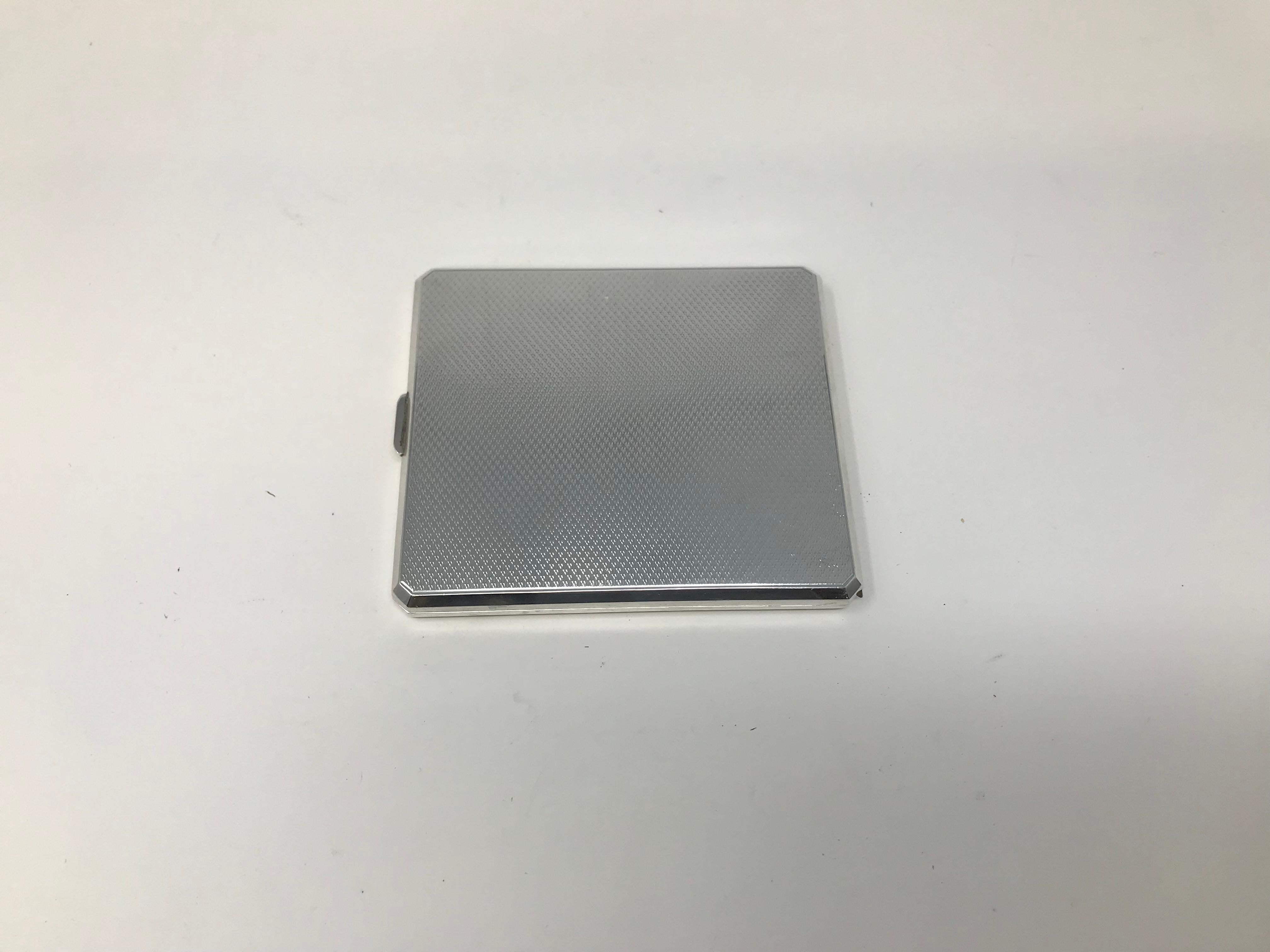 Etui à cigarettes en argent sterling, intérieur en or estampillé Birmingham 1929. Fabricant Broadway & co, montrant une dédicace à l'intérieur à 