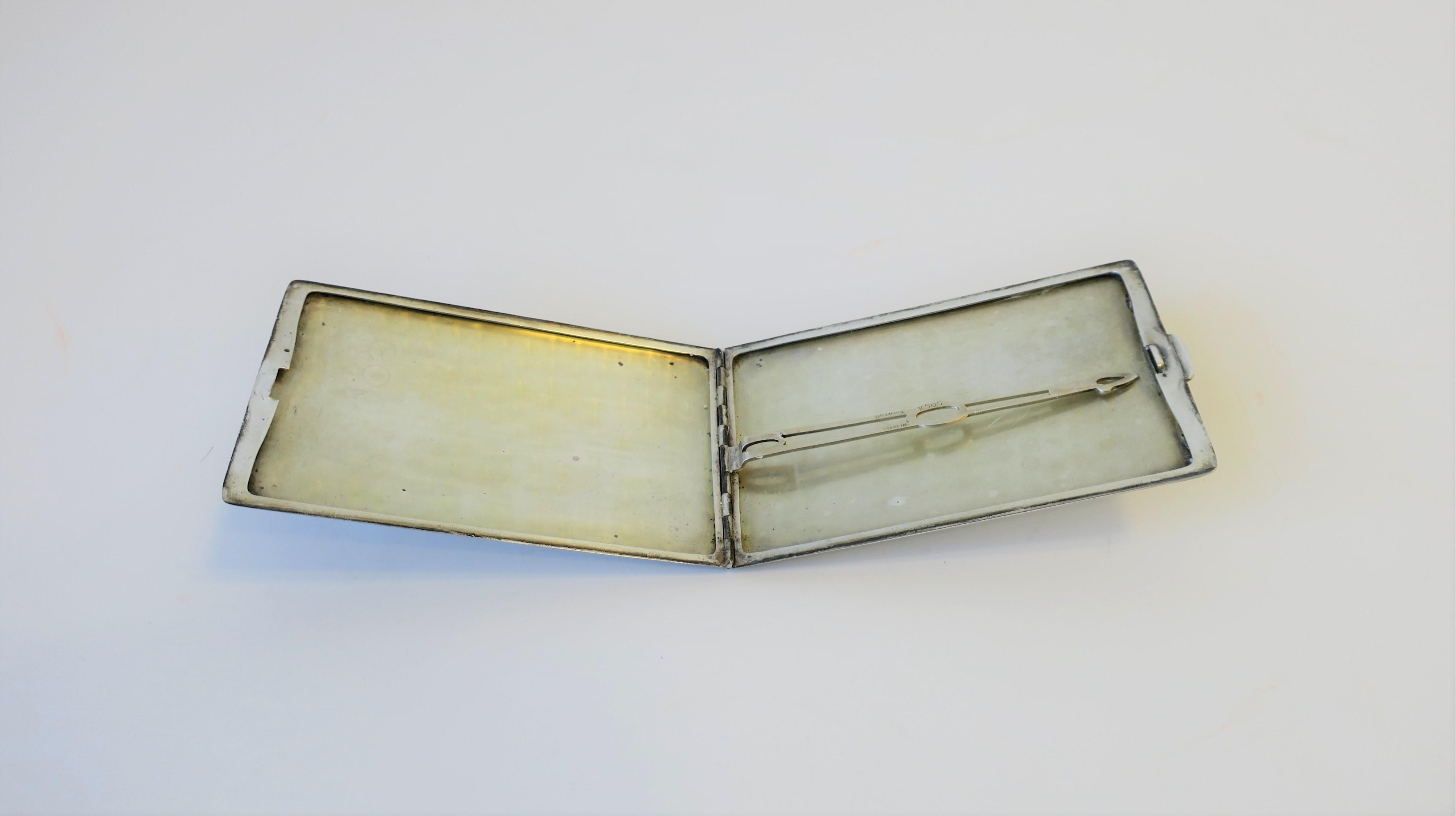 English Art Deco Sterling Silver Cigarette Holder Case In Good Condition For Sale In New York, NY
