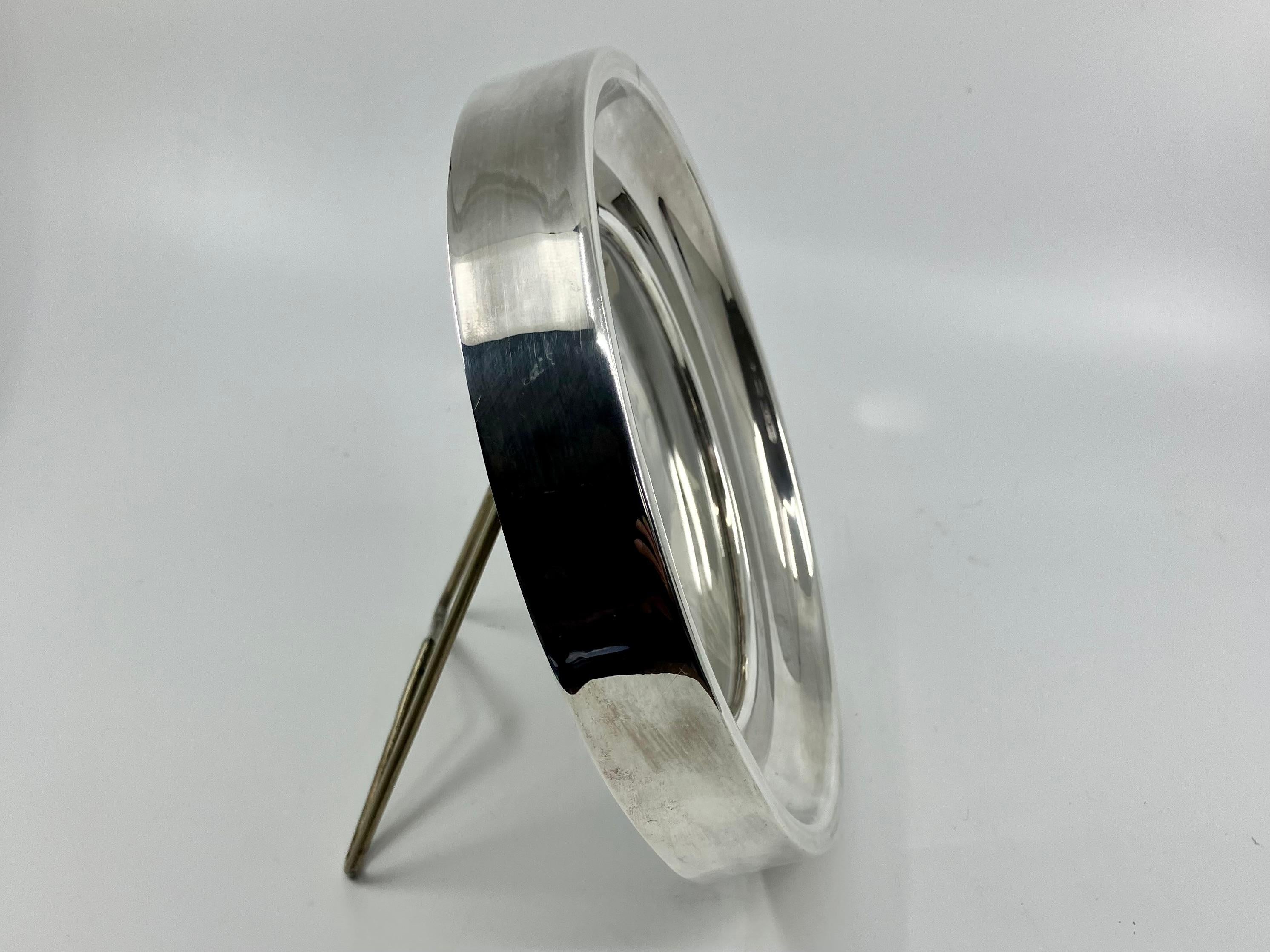 Sterling Silver Circular Standing Frame In Good Condition For Sale In New York, NY