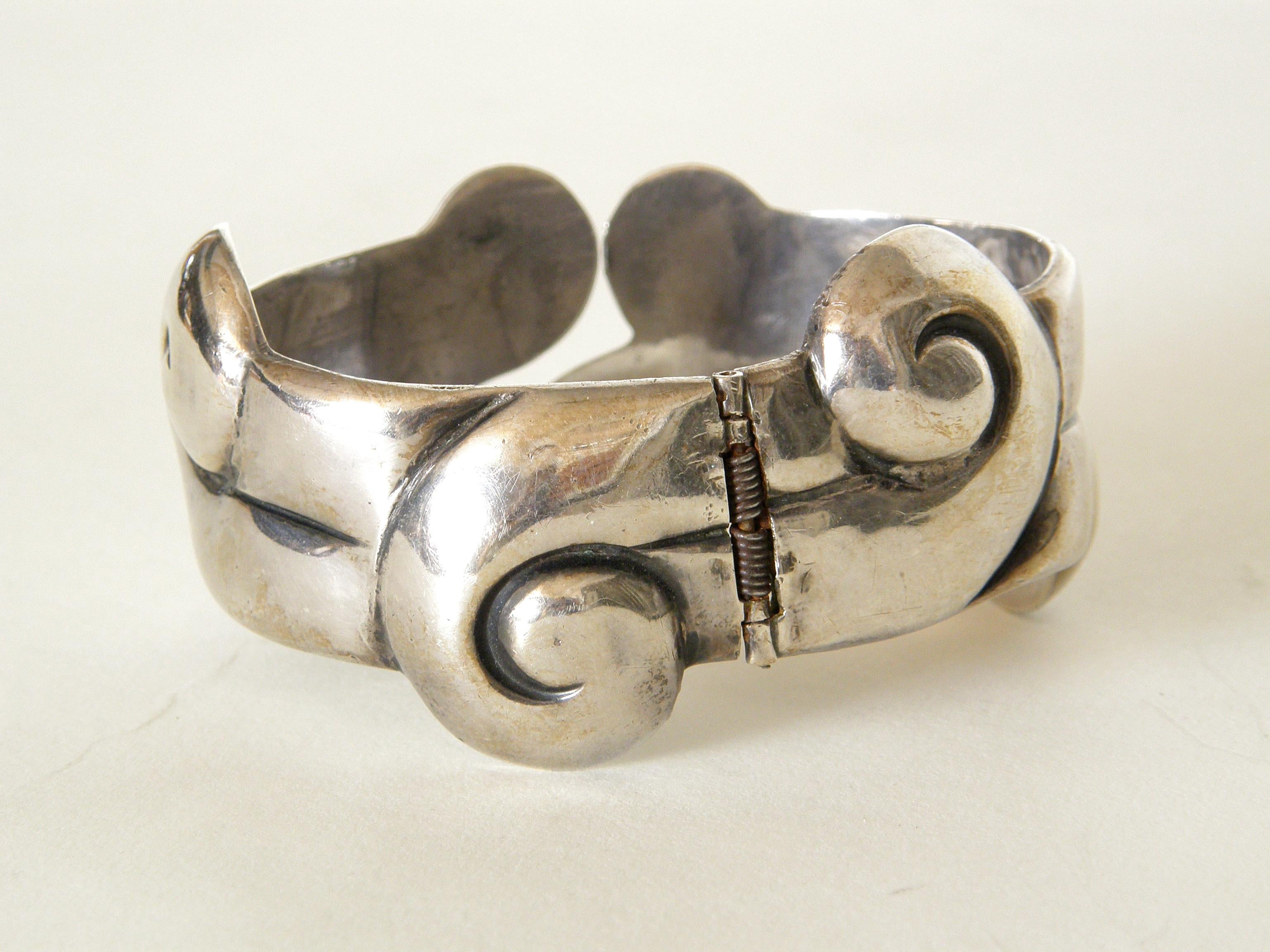 Sterling Silver Clamper Bracelet Made in Taxco Mexico with Wind or Waves Design In Good Condition For Sale In Chicago, IL
