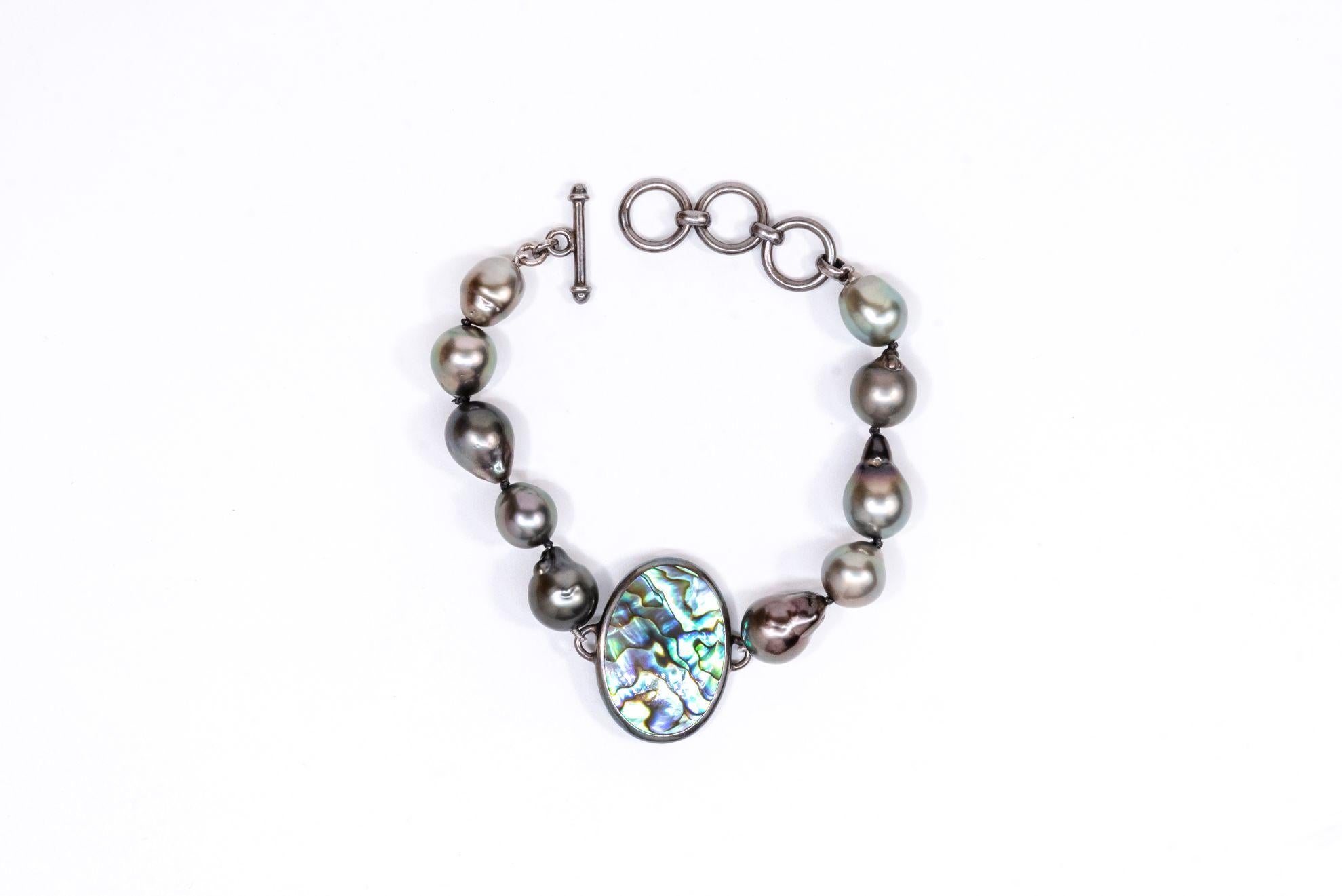 Take a piece of the ocean wherever you go with our beautiful abalone bracelet. A statement piece you can wear day or night, this eye-catching piece features a unique abalone medallion surrounded by luminous Tahitian pearls and finished with a