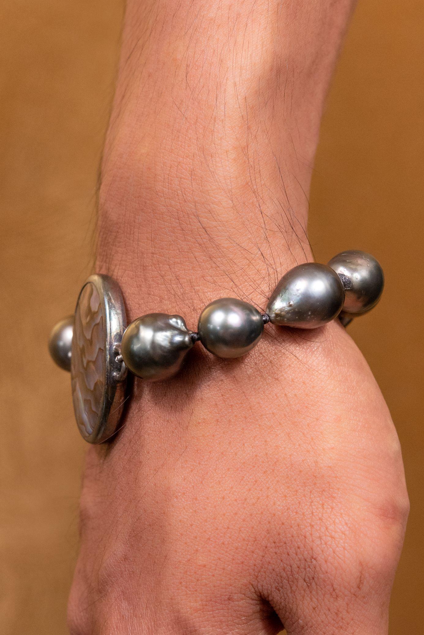 Sterling Silver Clasp Abalone Medallion Tahitian Pearls Beaded Bracelet For Sale 1