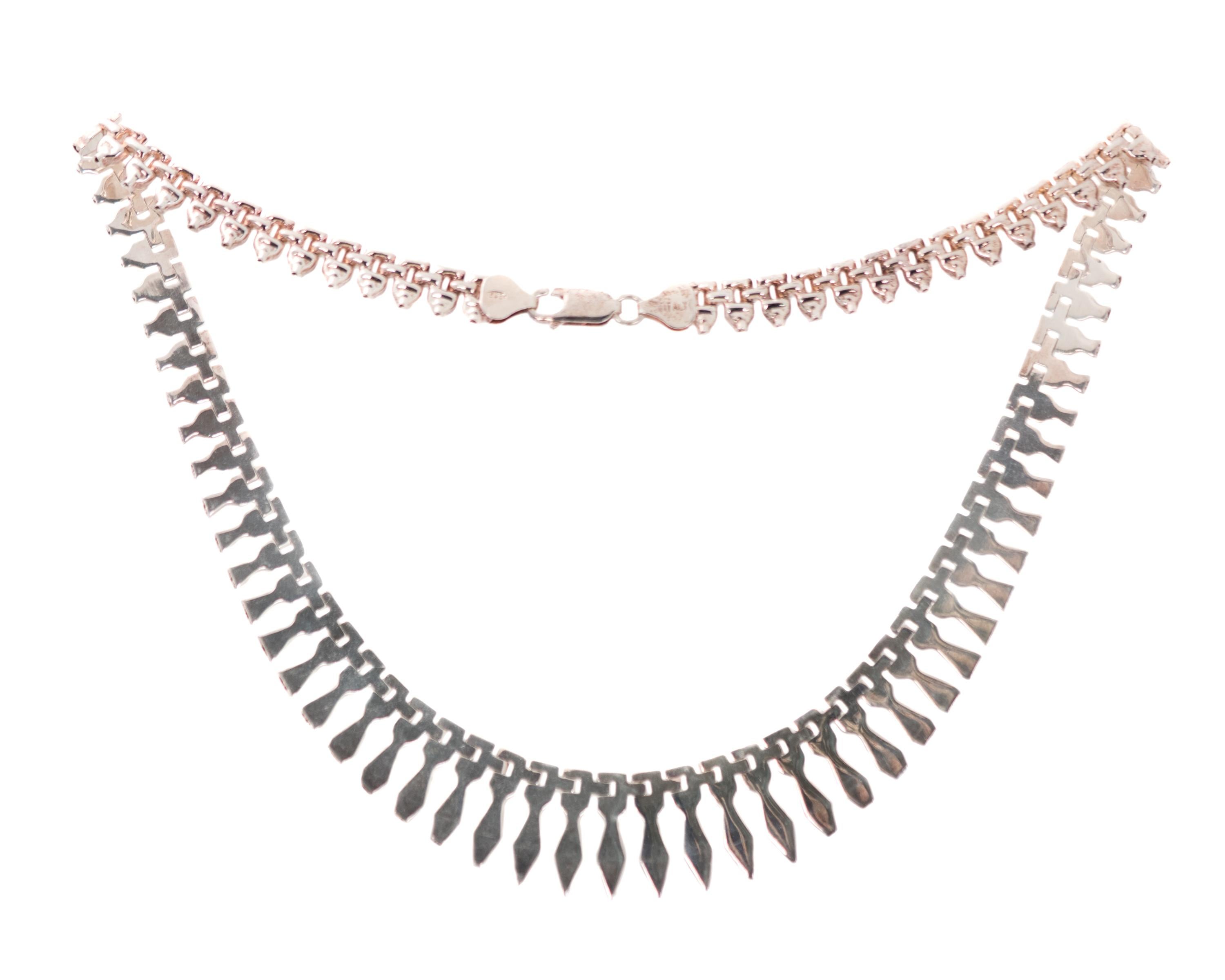 17 inch long Cleopatra Necklace - Sterling Silver

Features high polish Sterling Silver links arranged in a graduated length from front to back.
This collarbone-length necklace lays smoothly for an elegant appearance.
Each link is individually