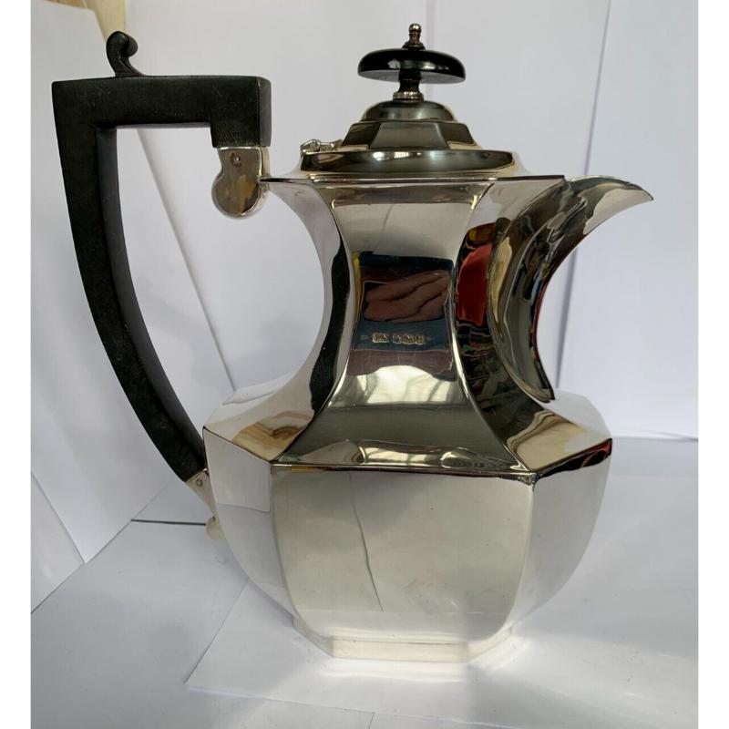 This is a beautiful pot that can be used for coffee, hot chocolate or hot water.
The coffee pot/water jug is hallmarked: PROV. PAT No28764 Made by Viner's Ltd (Emile Viner) in Bath Street, Sheffield; later Broomhall Street, Sheffield in 1930.
Viner