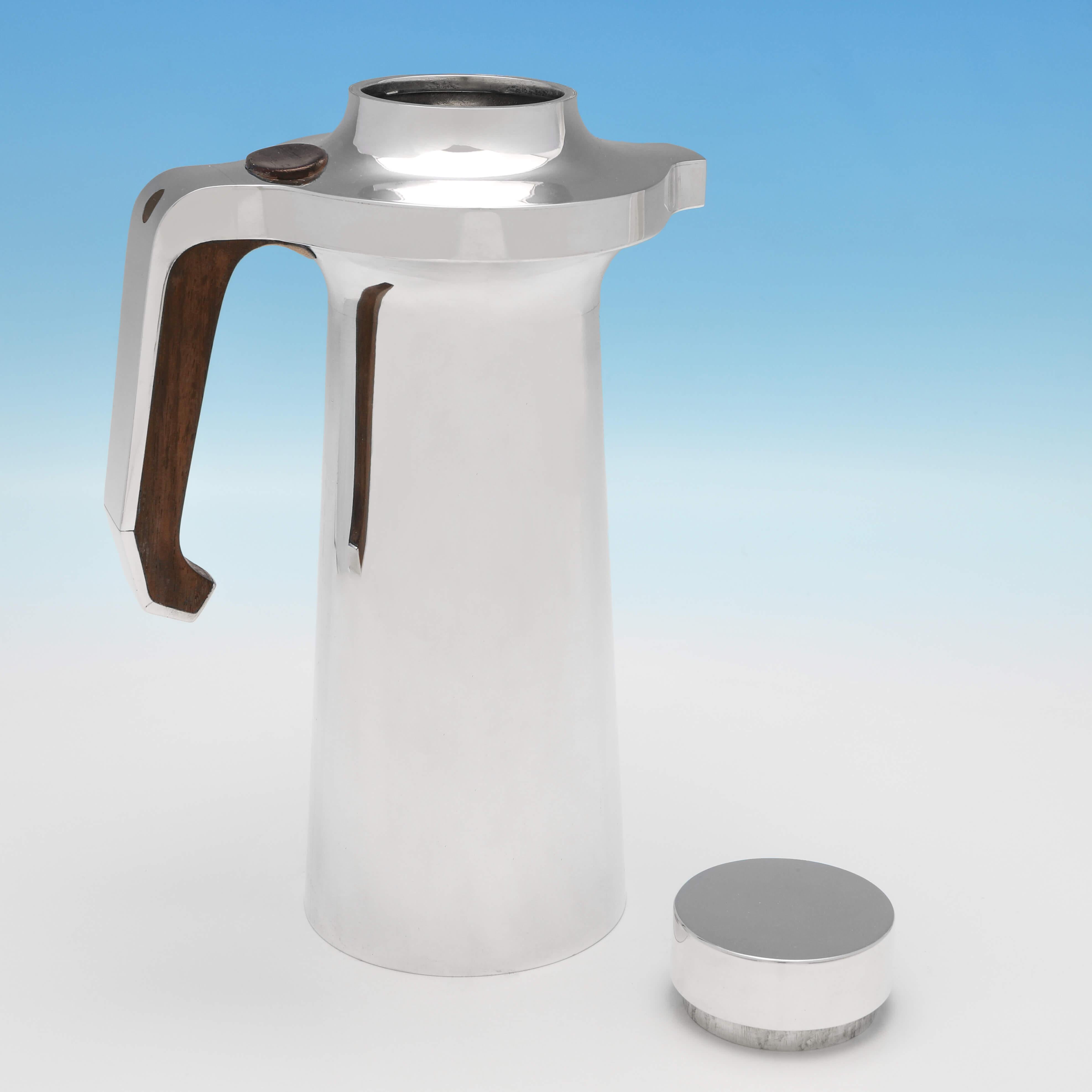Cafetera de plata de ley de diseño modernista Marcada en 1976 por J. J. Roberts Moderno de mediados de siglo en venta