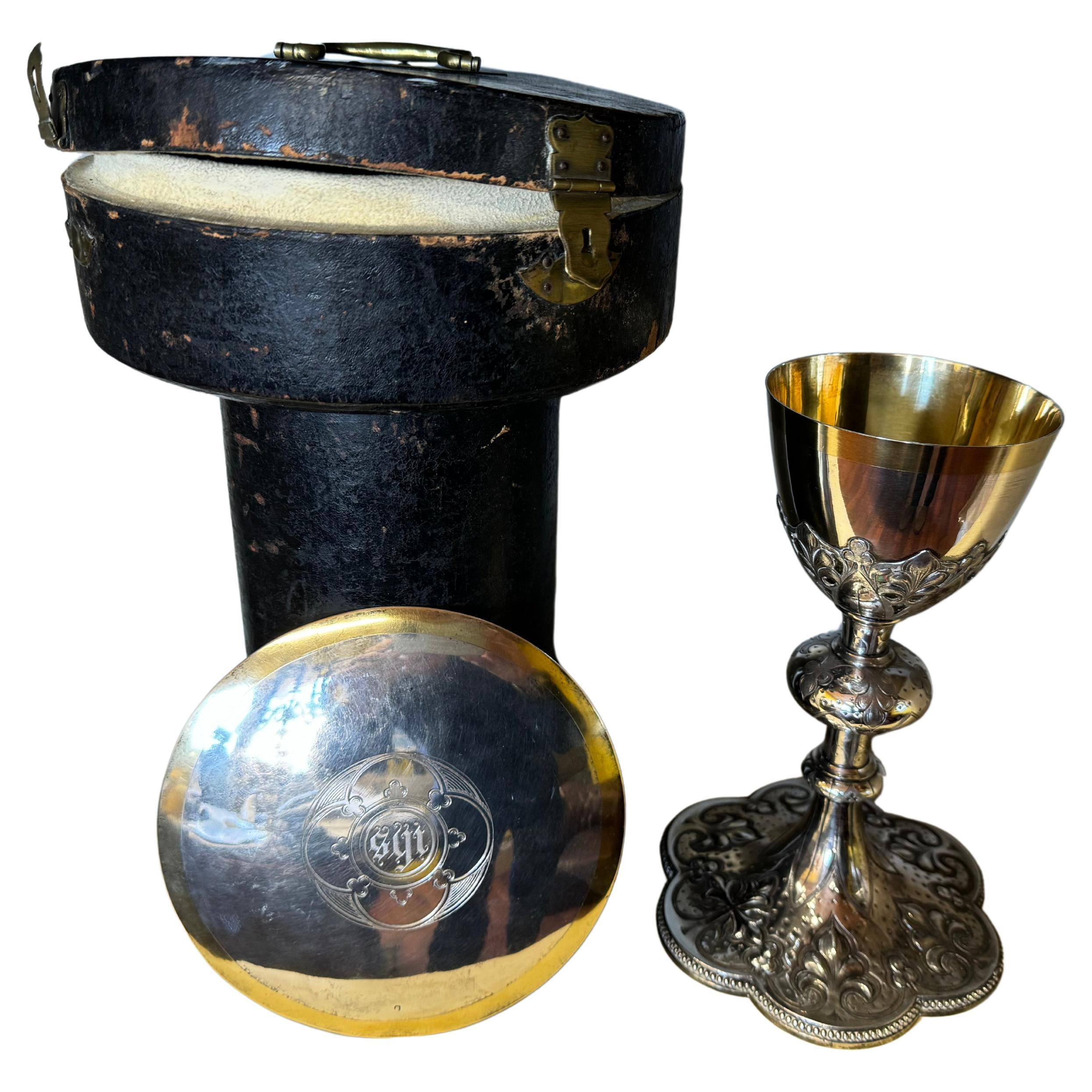  Communion Chalice und Paten aus Sterlingsilber, hergestellt in Frankreich. im Angebot