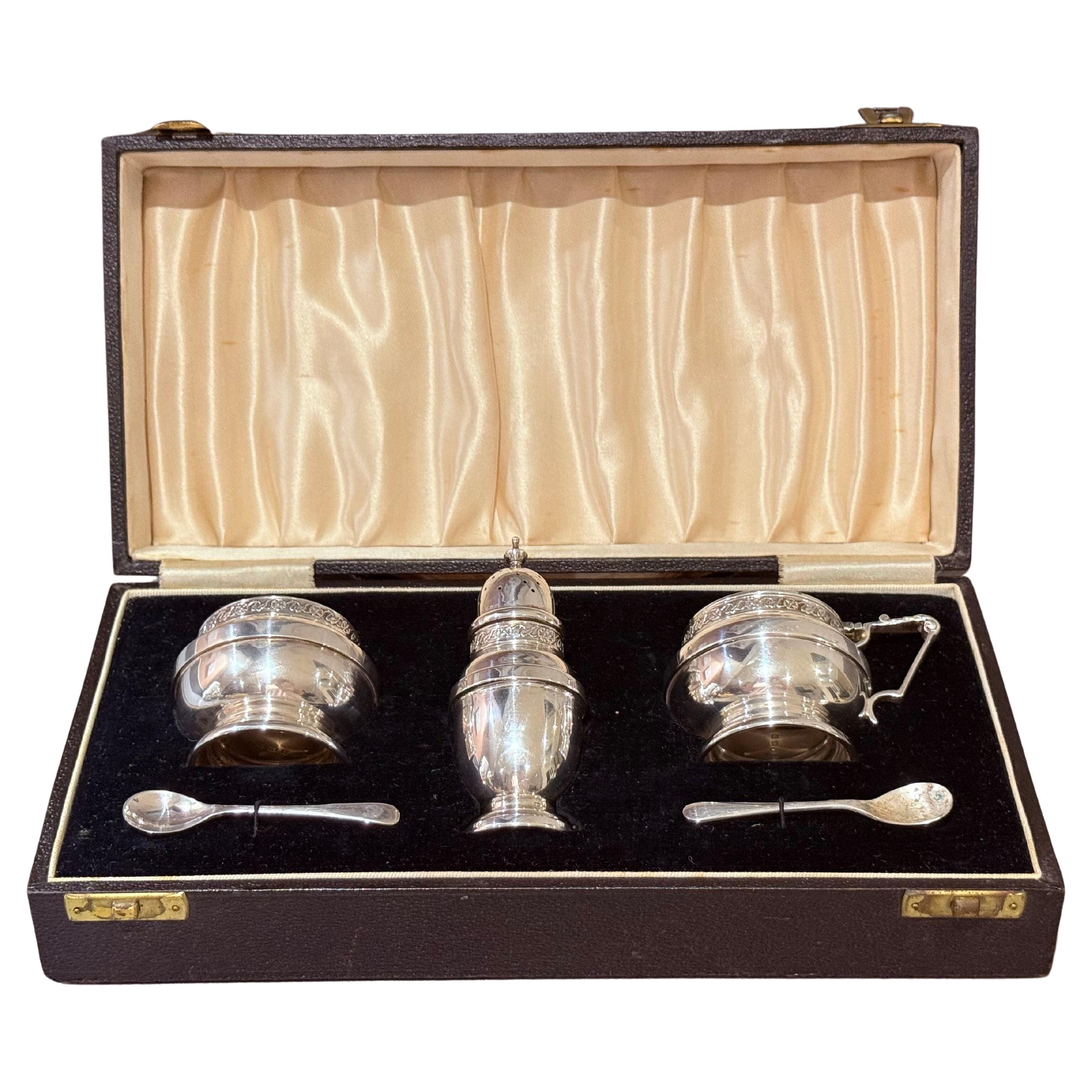 Set di condimenti in argento Sterling con custodia in vetro blu per sale, senape e pepe Shakers in vendita