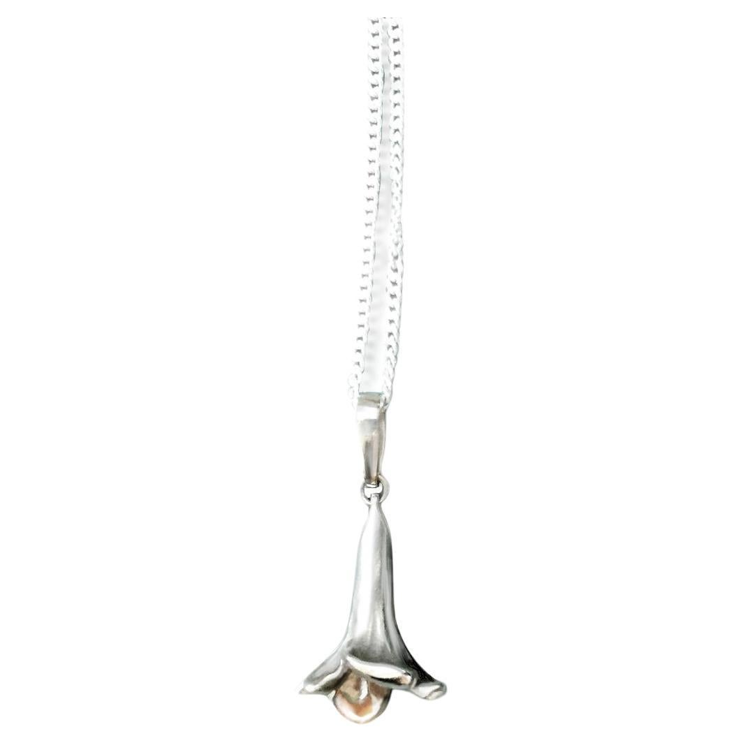 Collier pendentif contemporain Bindweed en argent sterling conçu par l'artiste en vente