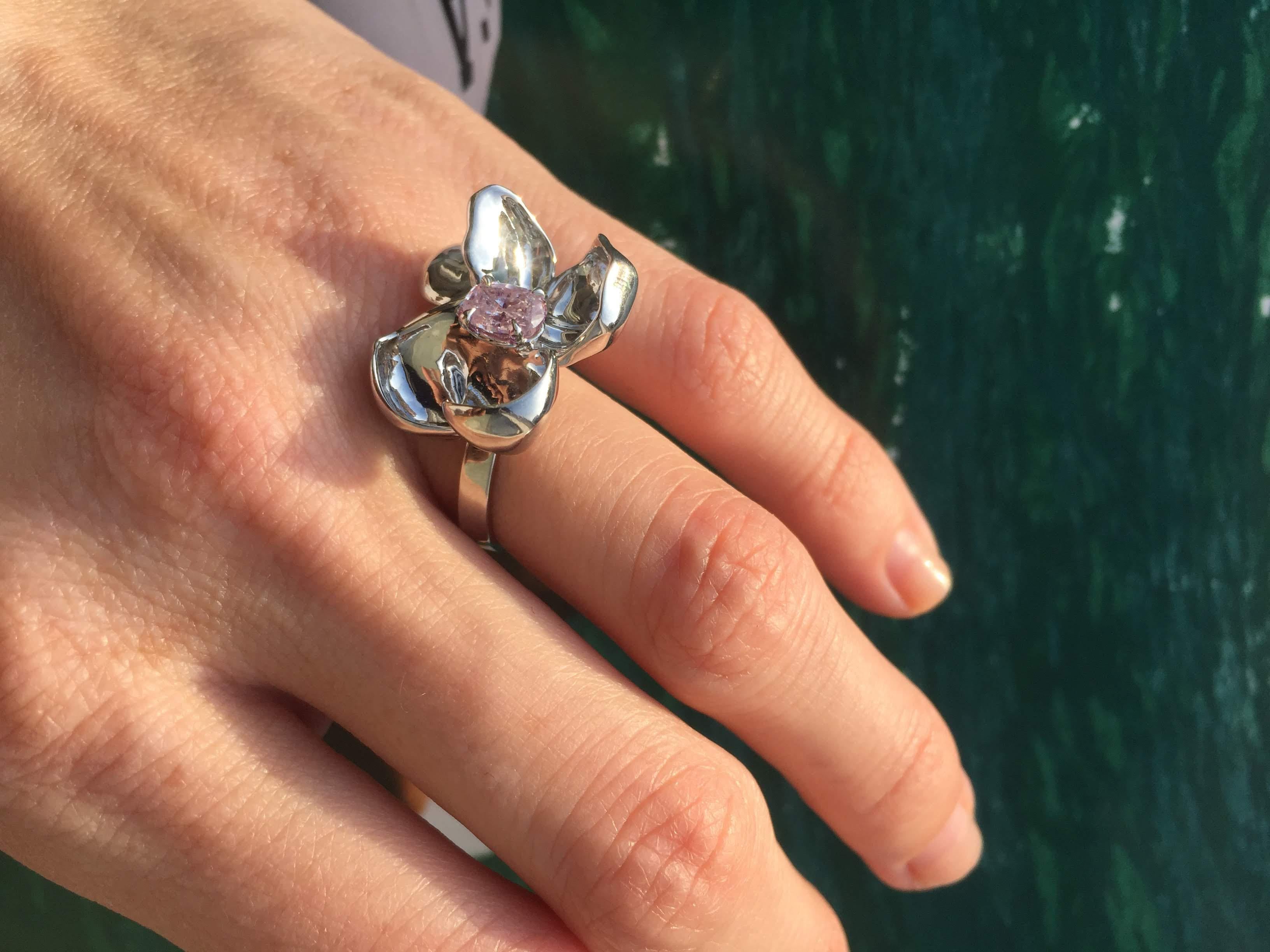 Taglio cuscino Anello cocktail contemporaneo in argento 925 con ametista lavanda in vendita