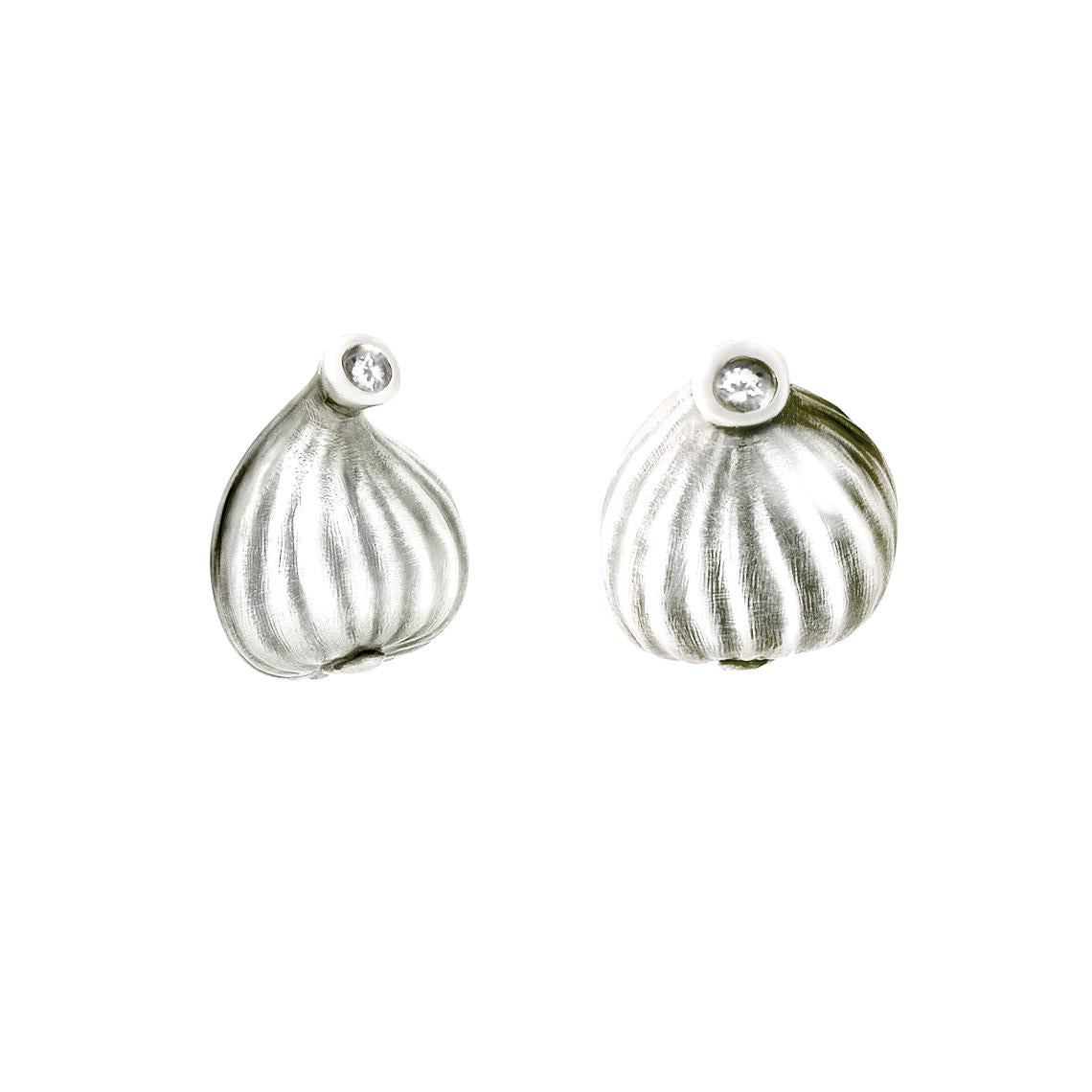 Clous d'oreilles contemporains figue en argent sterling et diamants