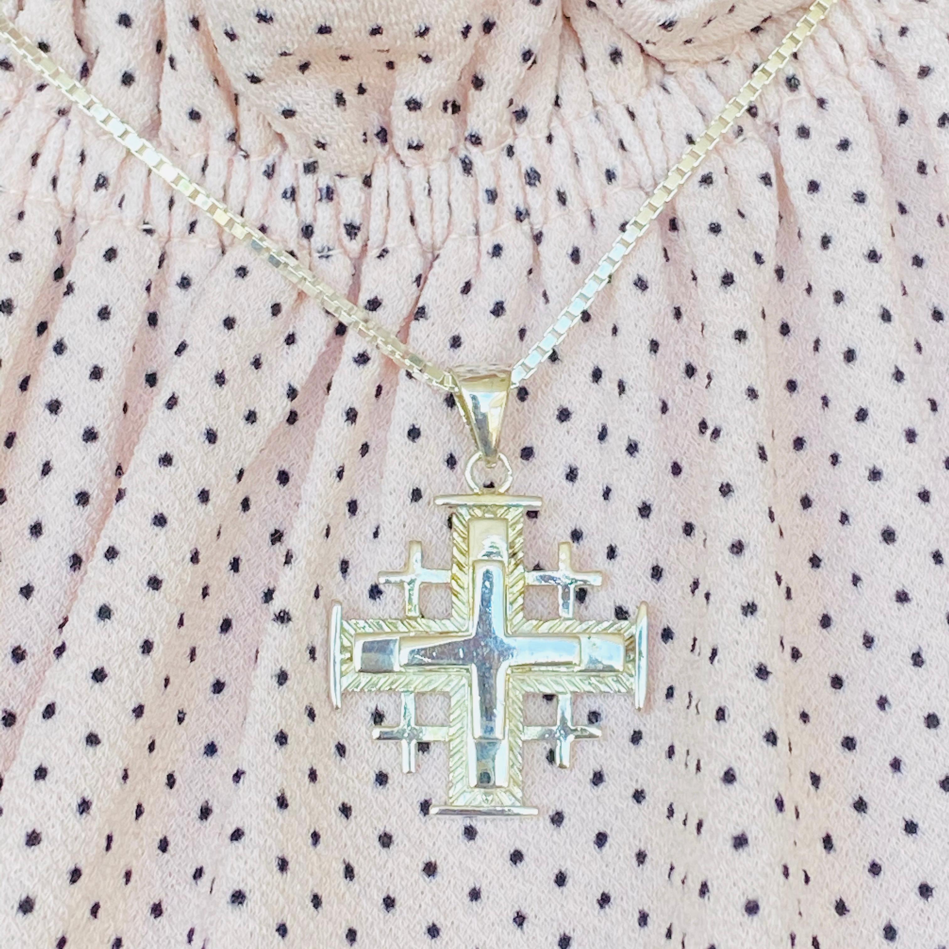 Sterling Silver Cross Pendant with Silver Box Chain, Crucifix Necklace In New Condition In Austin, TX