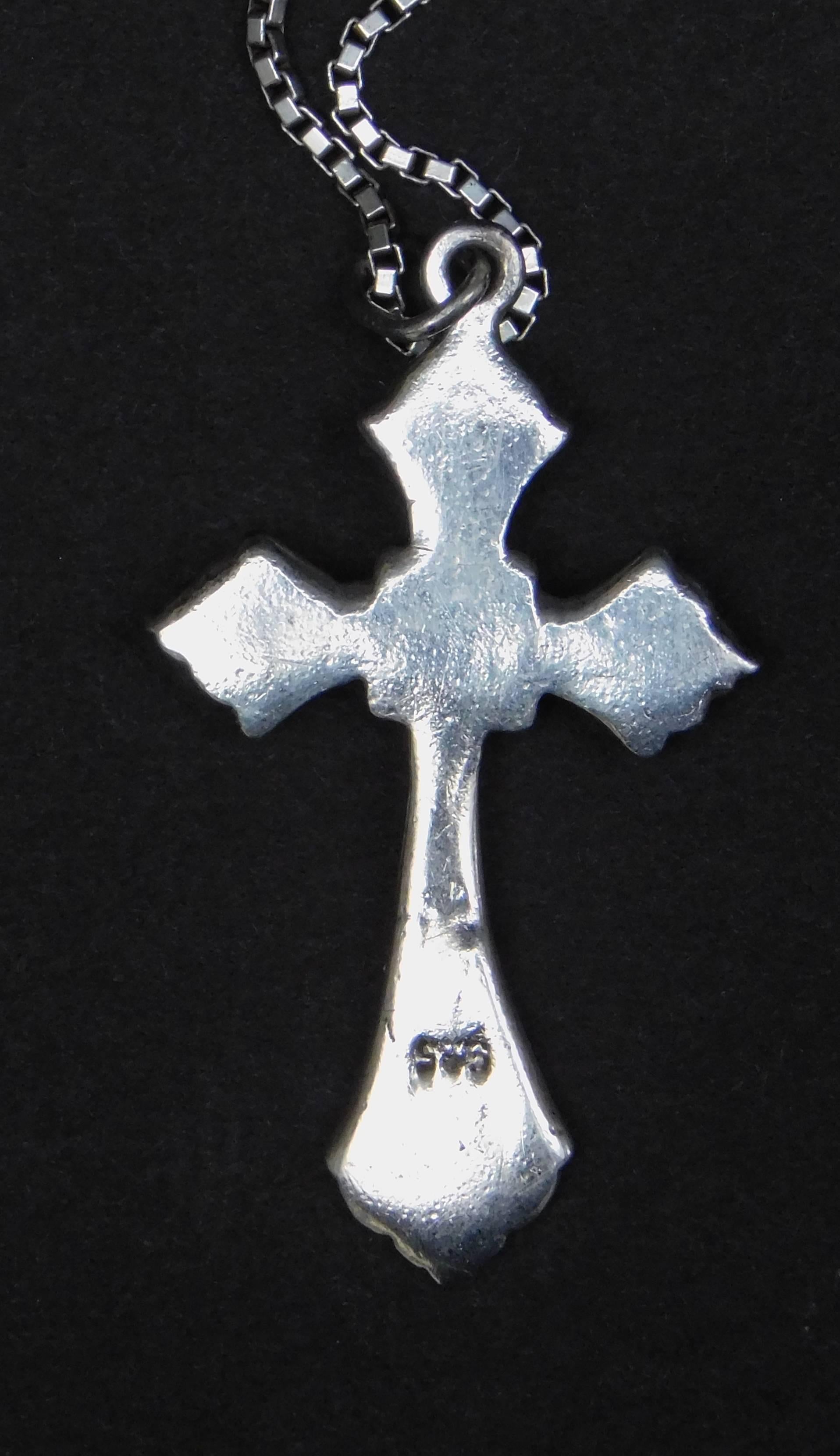 Sterling Silver Cross  With Sterling Silver Box Chain In Good Condition In Antwerp, BE