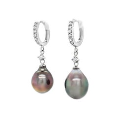 Mini orecchini a cerchio in argento sterling con zirconi e perla di pavone
