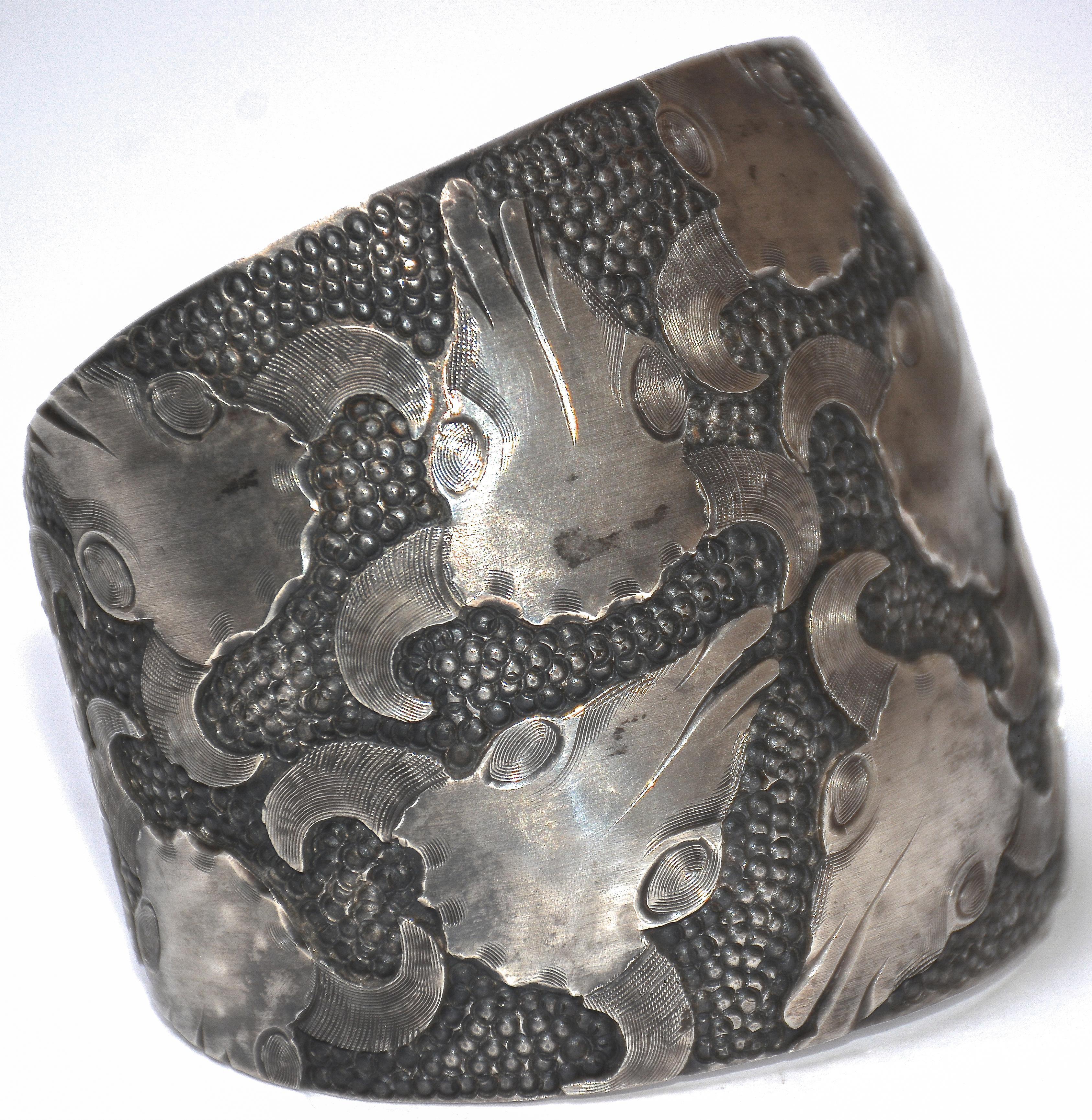 This Buffalo Skull motif Sterling Silver Cuff Bracelet is classic early piece by renown California saddle maker and silversmith Jeremiah Watt. 

Stamped 
