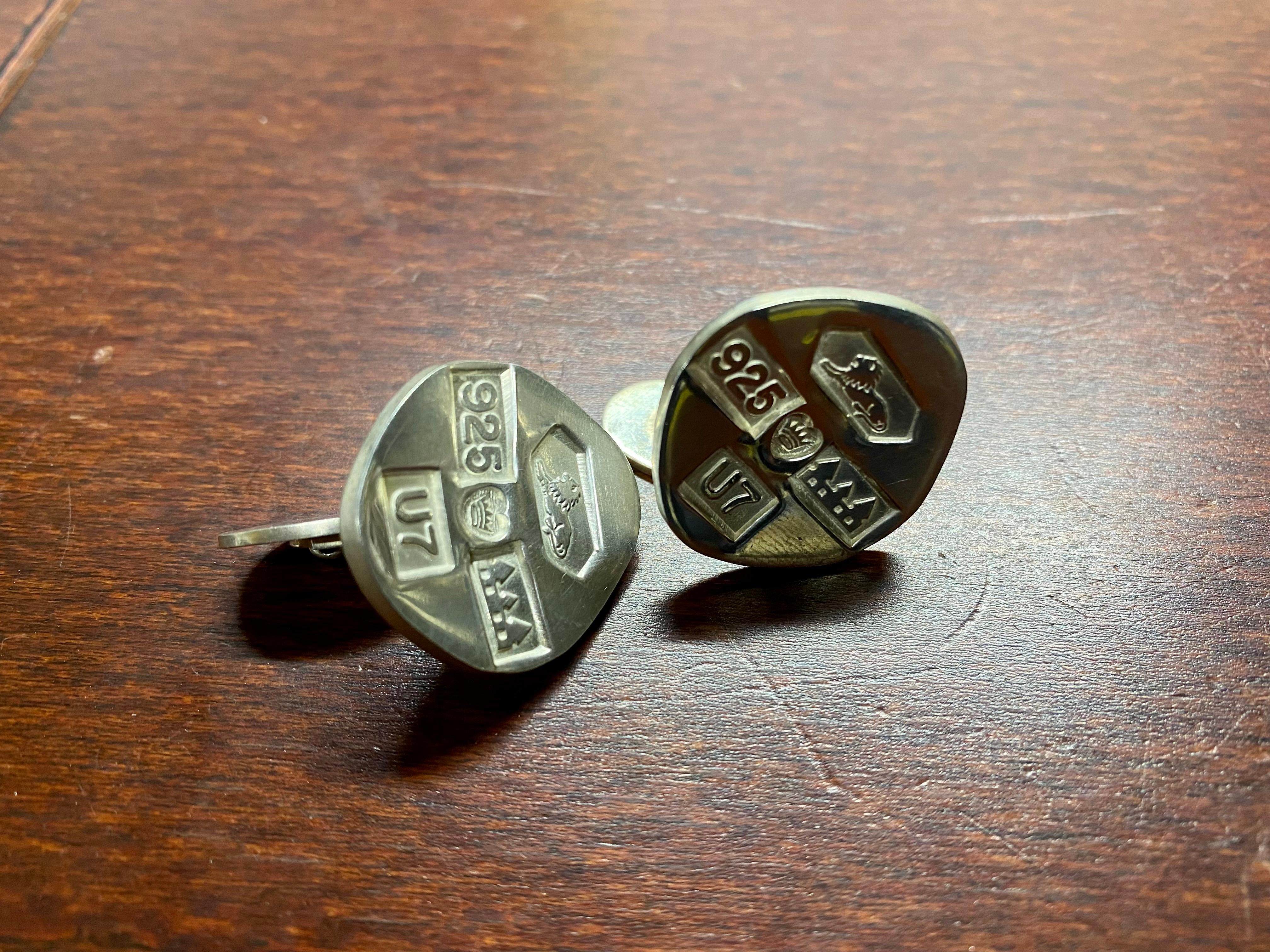 Sterling Silver cufflinks Owe Johansson Kultakeskus Hämeenlinna Finland 1973.
Really great.
Silver stamps just fine on the surface. 
OWE JOHANSSON
(b.1939) an internationally renowned Swedish silversmith, designer. Started his career in 1965, gained