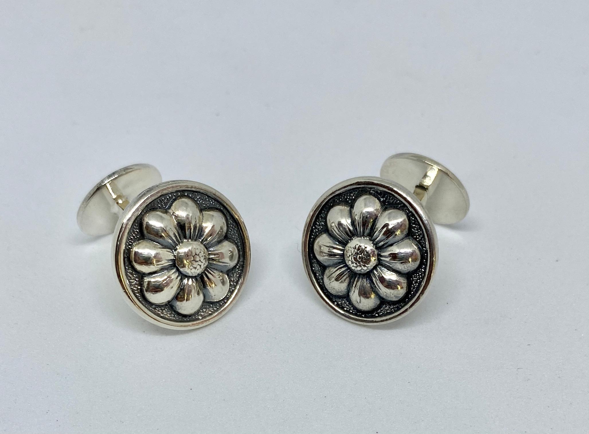 Handsome cufflinks in sterling silver featuring a classical motif by Gianmaria Buccellati. These cufflinks were from a limited-edition series made in the early 2000s; they're highly collectible today.

The cufflink faces measure approximately 18 mm